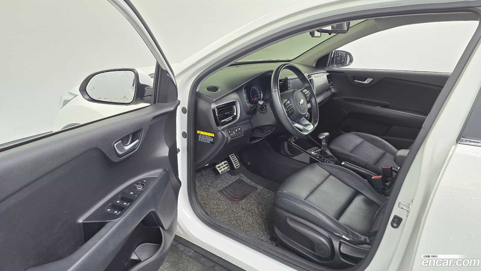 Stonic Kia 2017.10-INNER-010