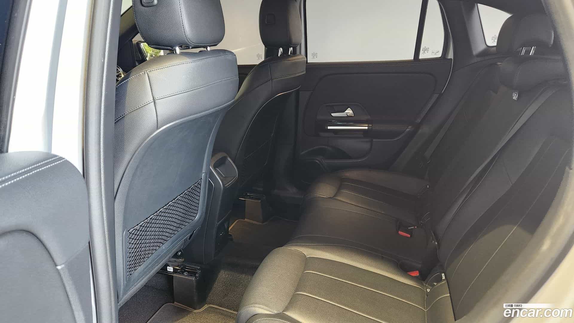 GLA-Class Mercedes-Benz 2021.2-INNER-010