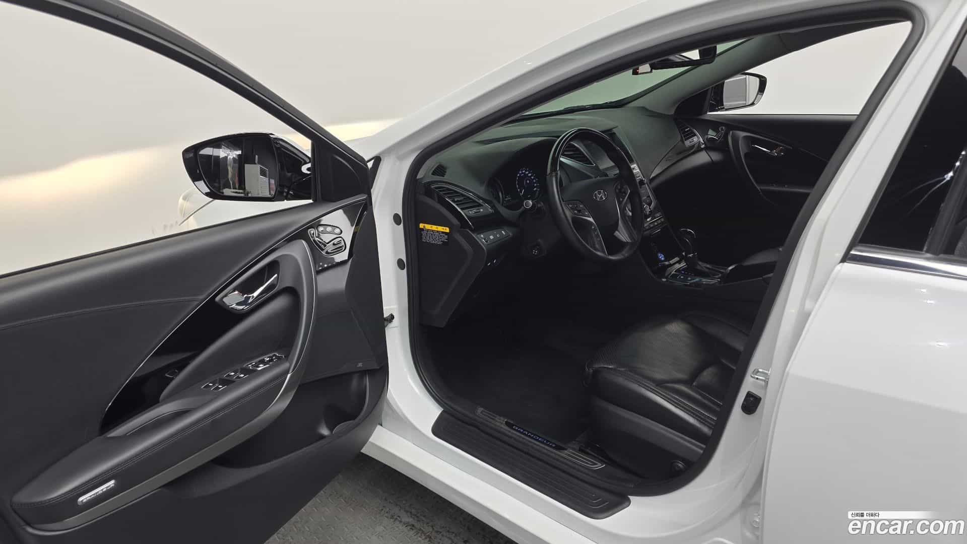 Grandeur Hyundai 2016.11-INNER-010
