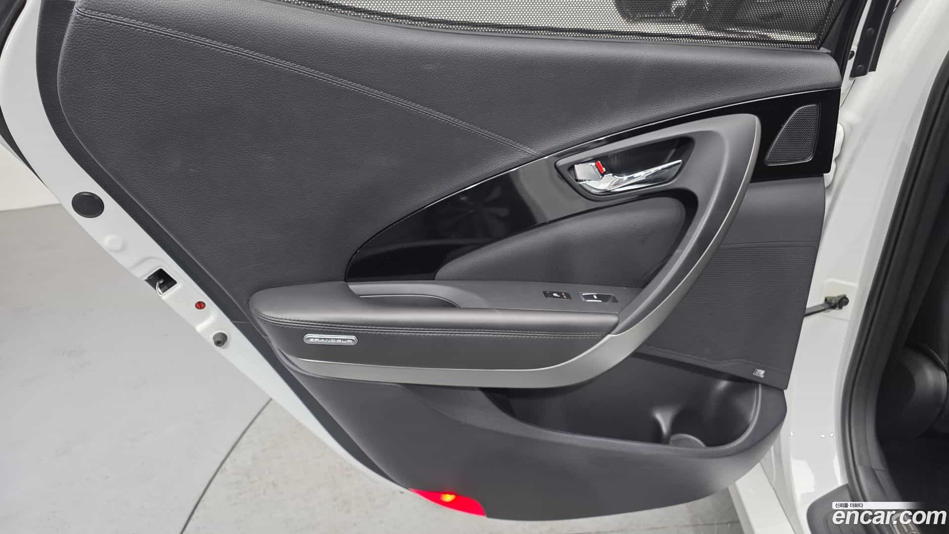 Grandeur Hyundai 2016.11-INNER-035