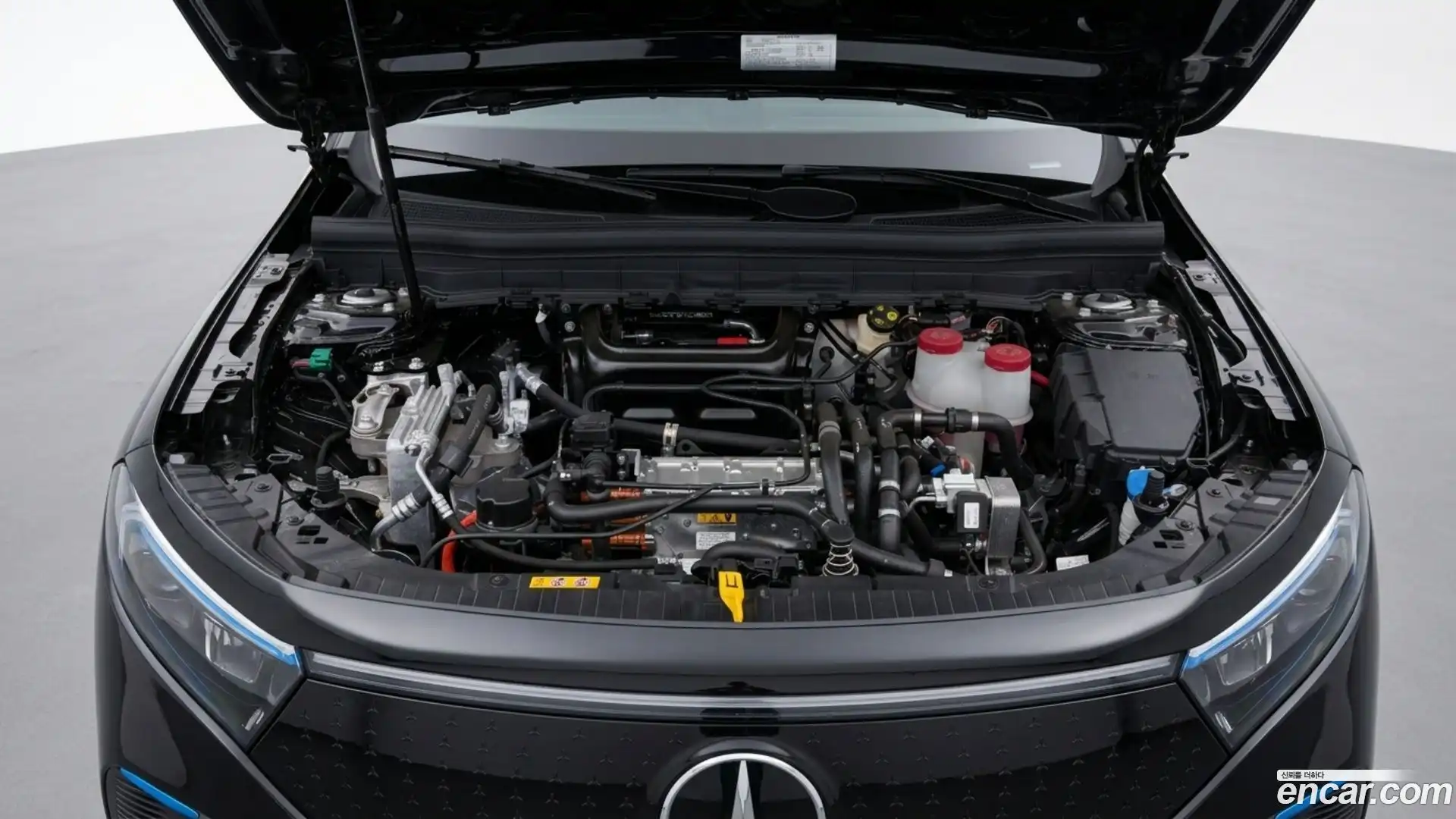 EQB Mercedes-Benz 2025.7-OUTER-006