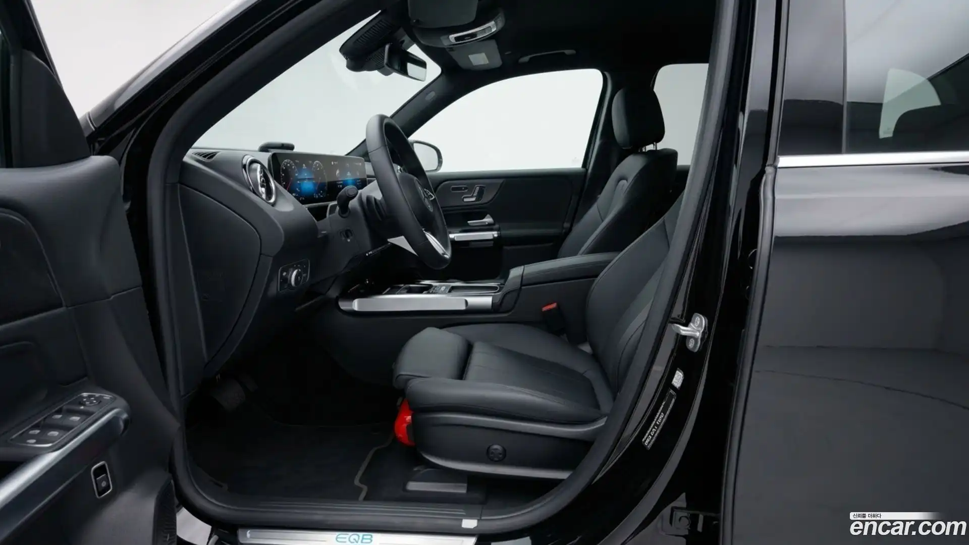 EQB Mercedes-Benz 2025.7-INNER-010