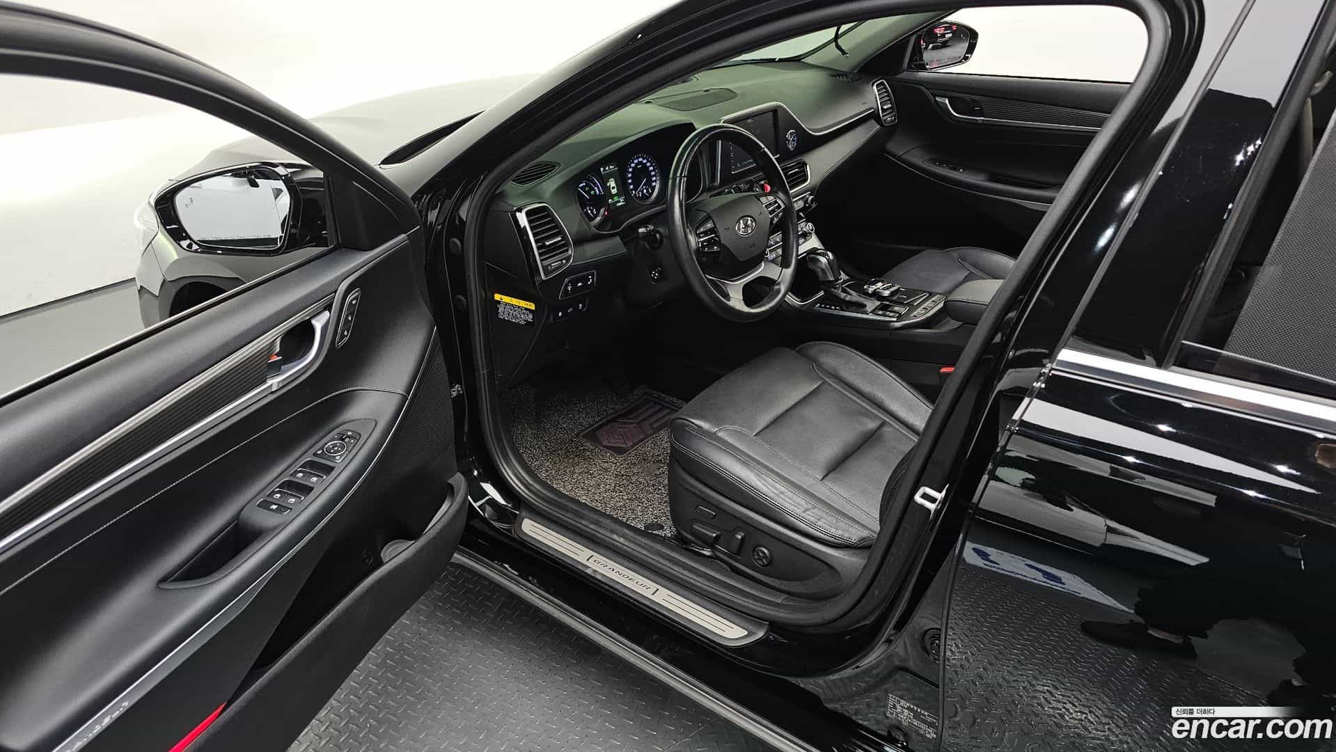 Grandeur Hyundai 2018.2-INNER-010