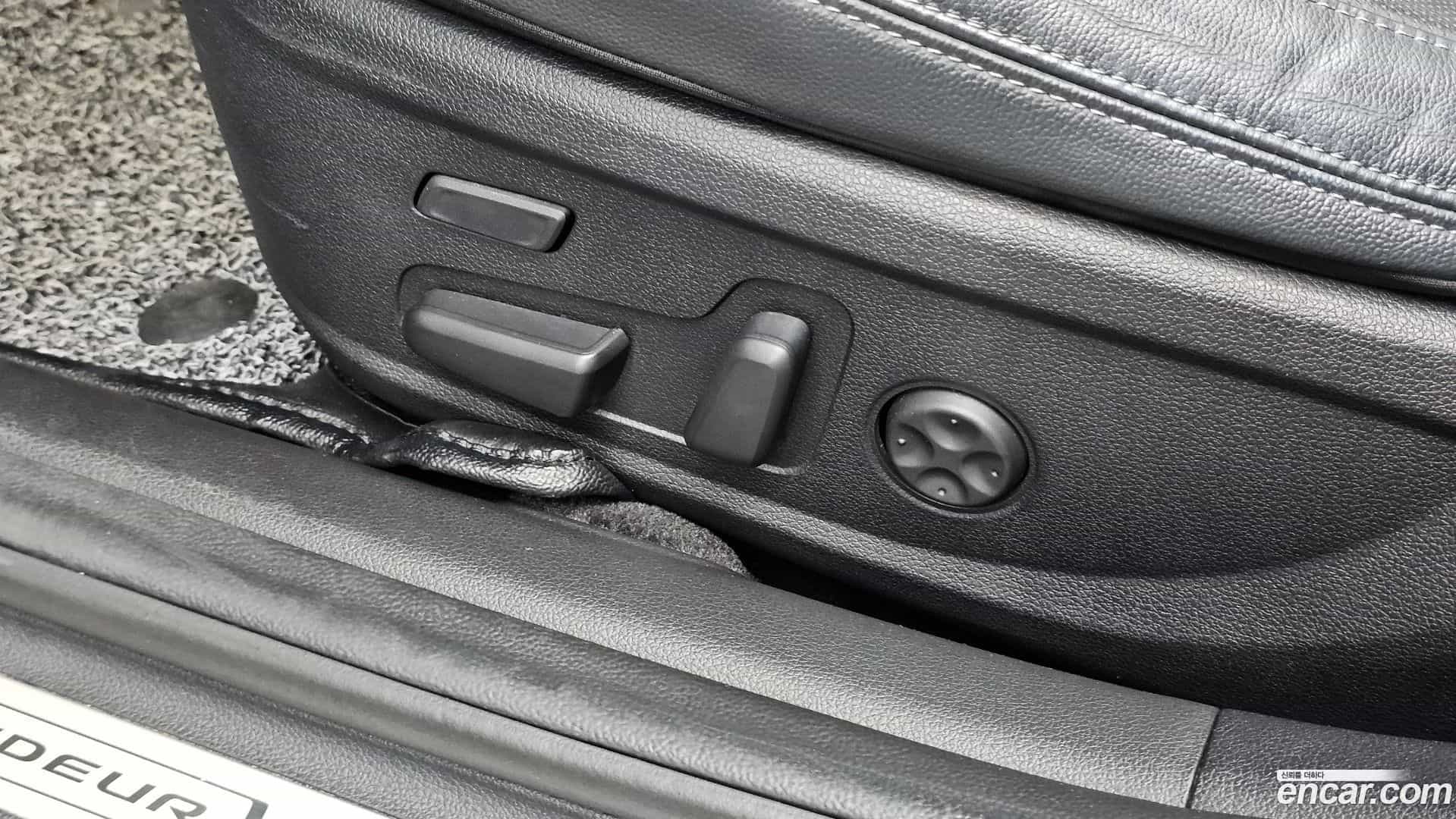Grandeur Hyundai 2018.2-OPTION-024