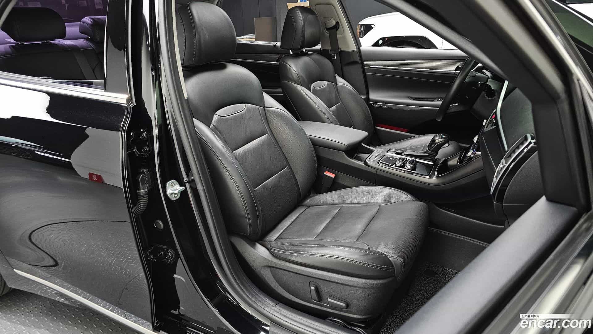 Grandeur Hyundai 2018.2-INNER-036