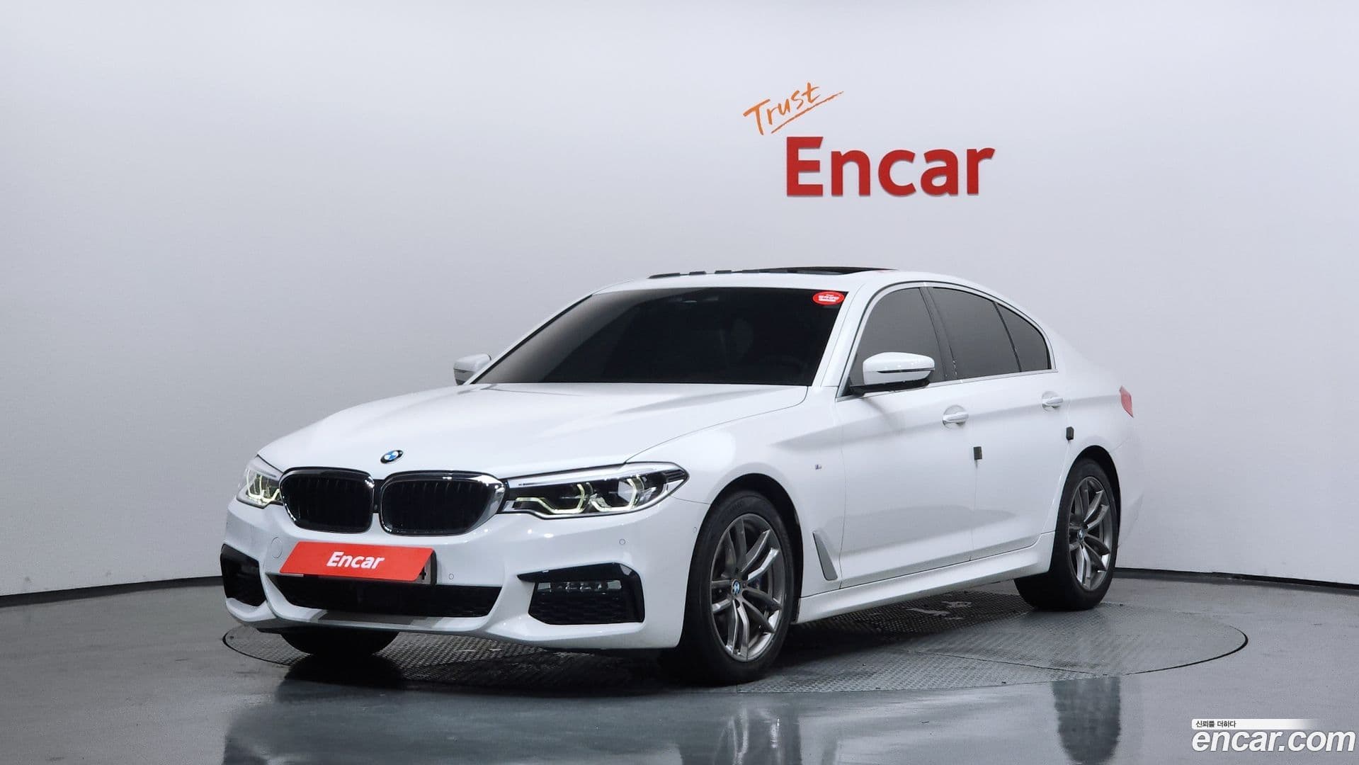 Main__Slider__Photo:5-Series BMW 2018.3-0