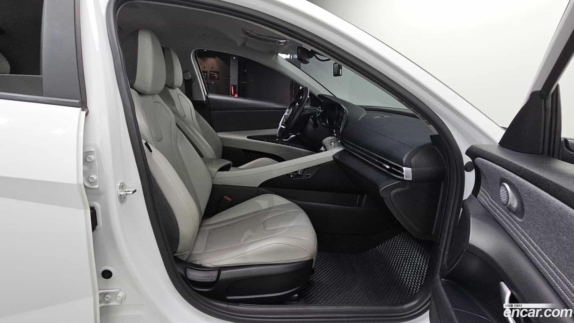 AVANTE Hyundai 2020.7-OPTION-016