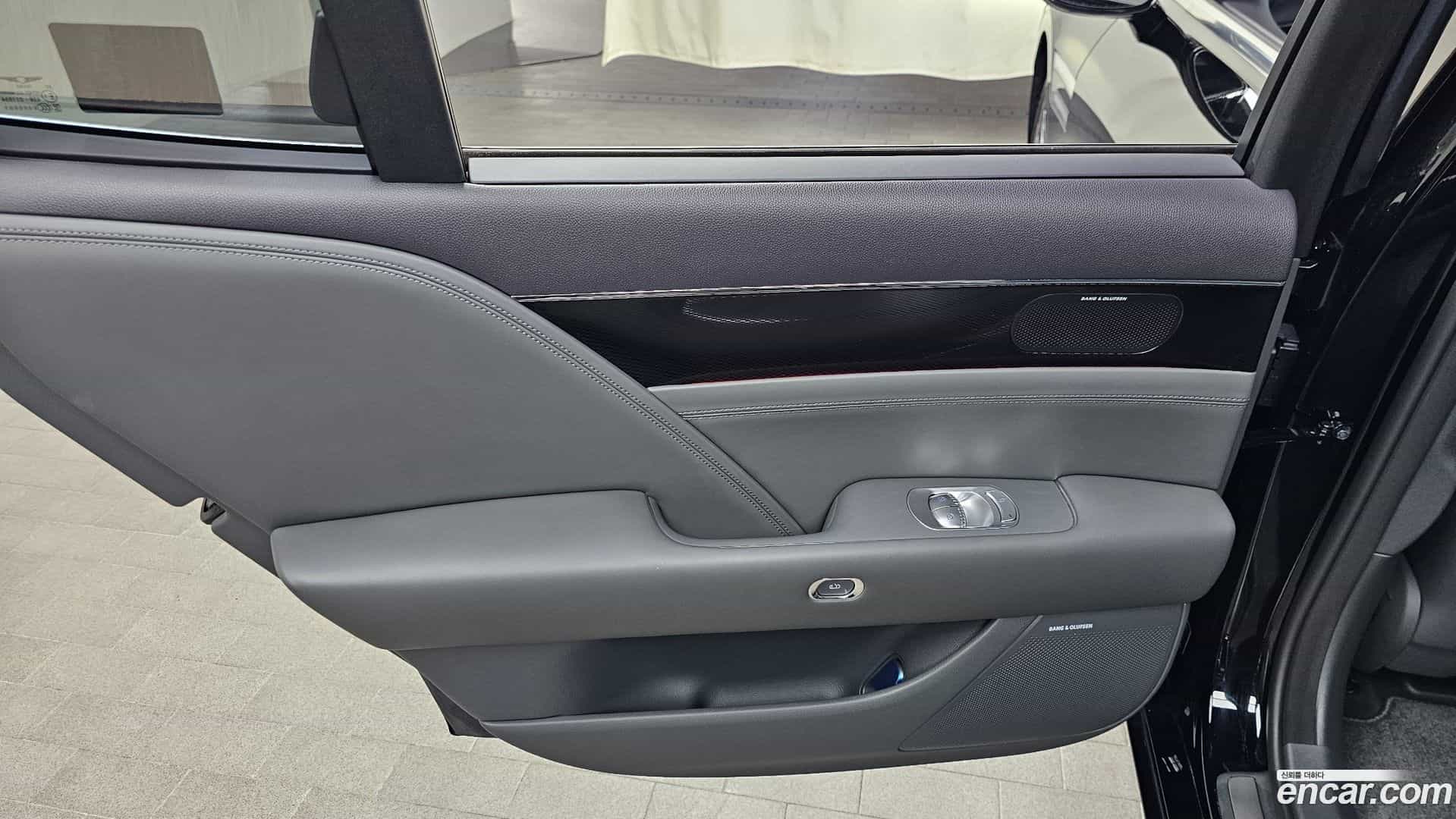 G90 Genesis 2023.2-INNER-035