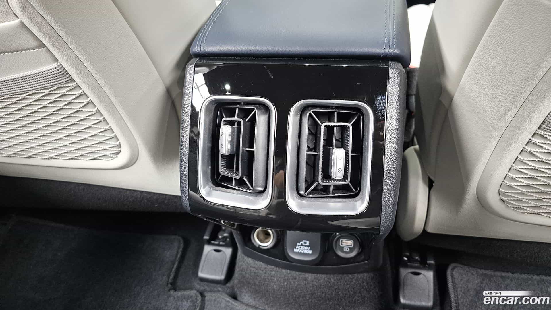 Sorento Kia 2023.3-OPTION-044