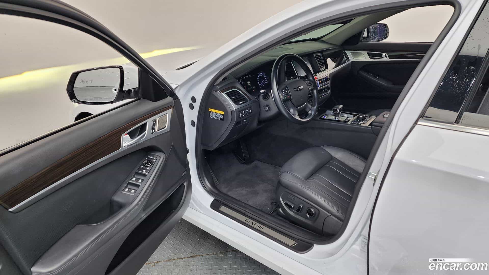G80 Genesis 2018.0-INNER-010