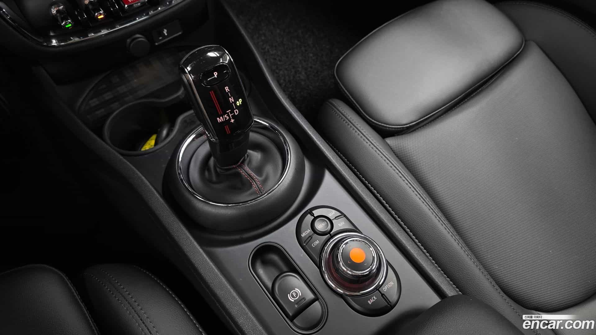 Clubman Mini 2020.7-INNER-009