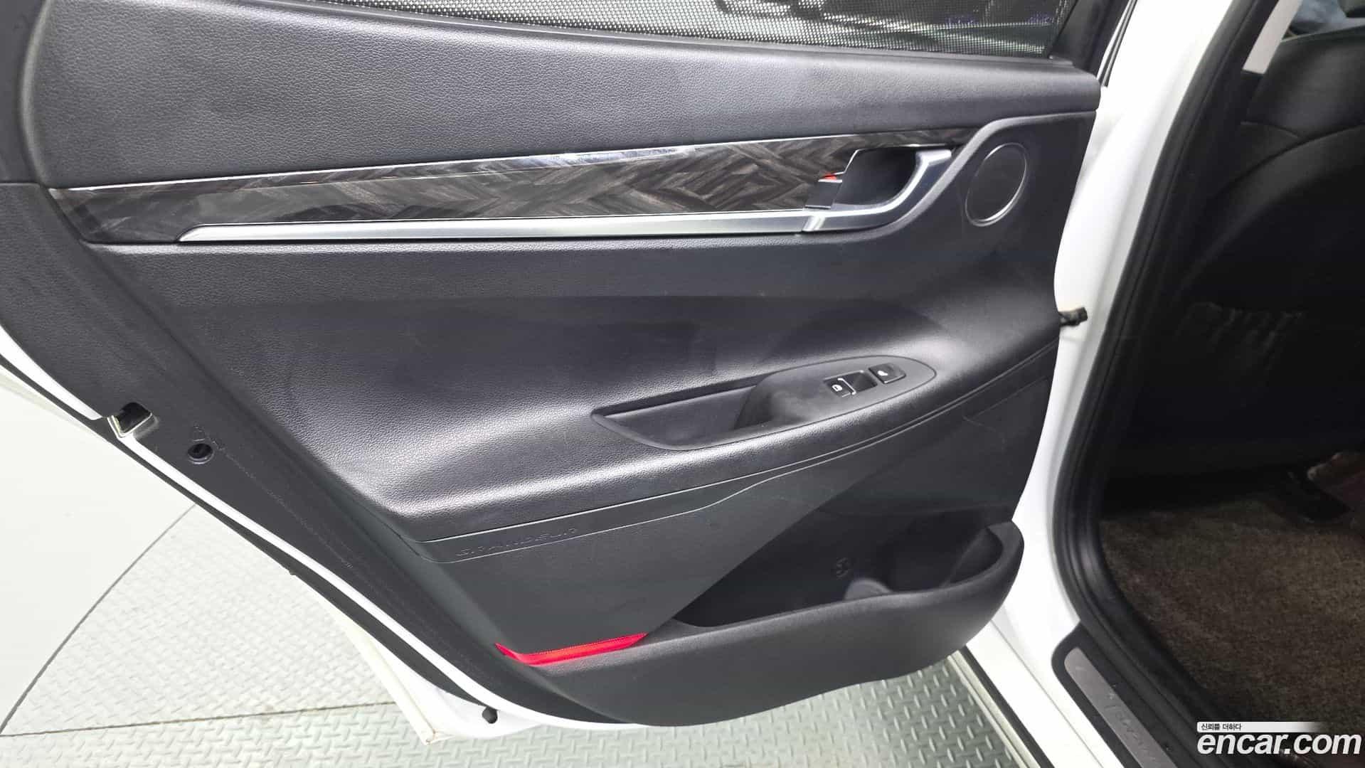 Grandeur Hyundai 2017.0-INNER-035