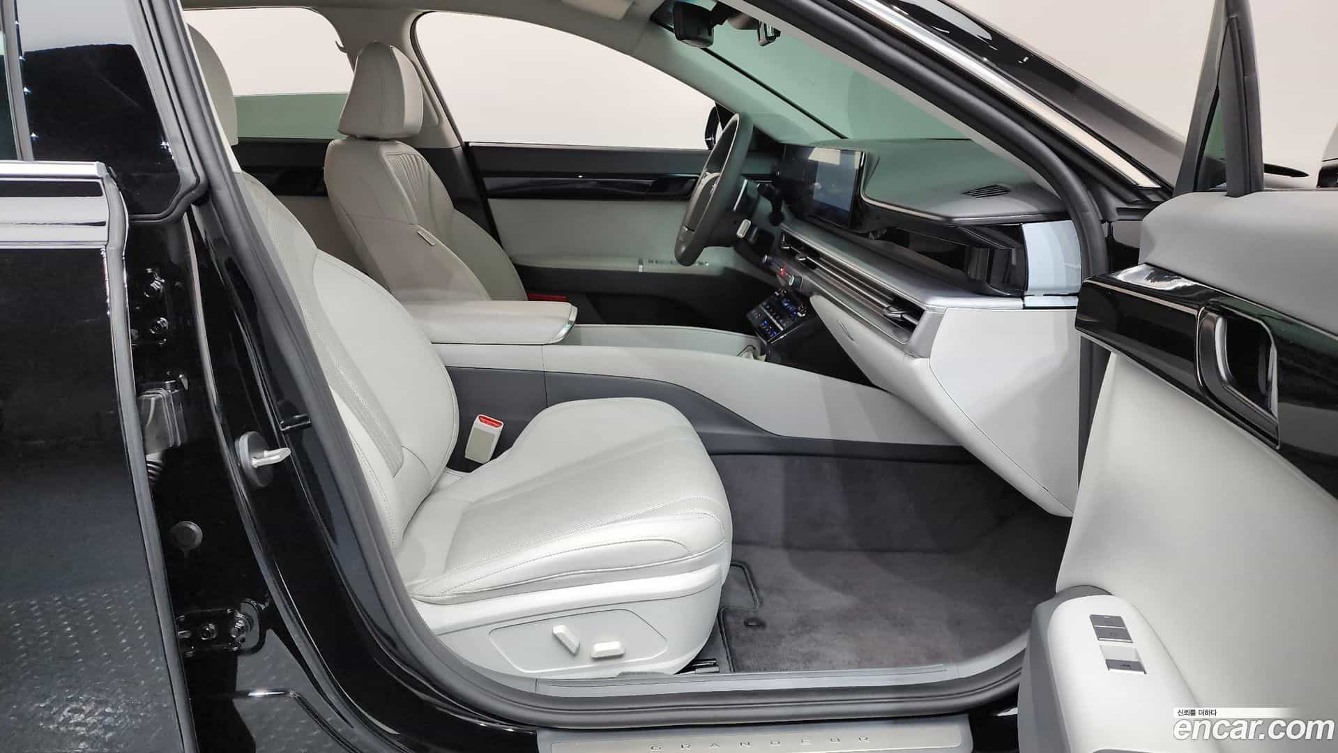 Grandeur Hyundai 2024.1-INNER-036