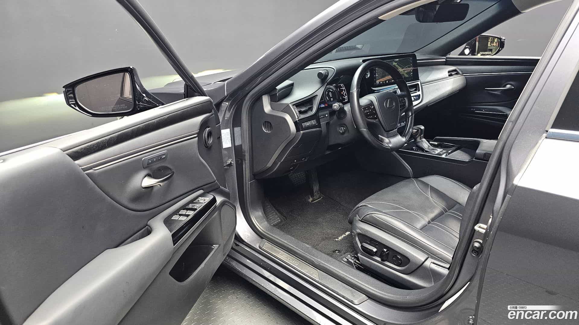 ES Lexus 2023.0-INNER-010