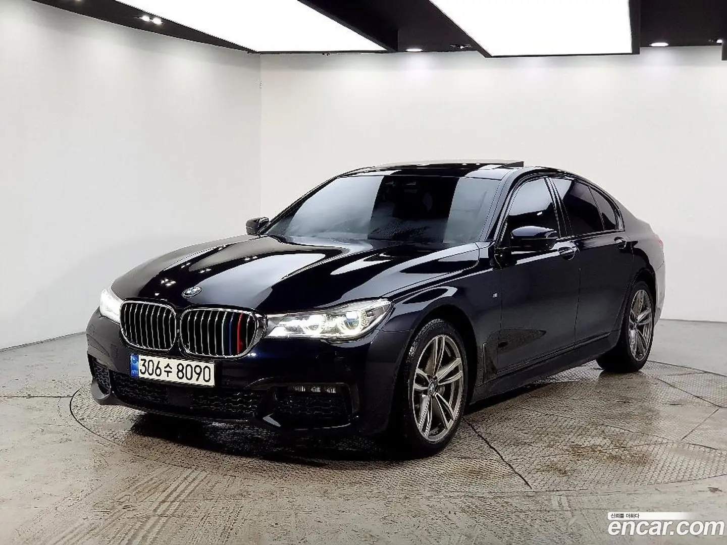 Main__Slider__Photo:7-Series BMW 2017.0-0