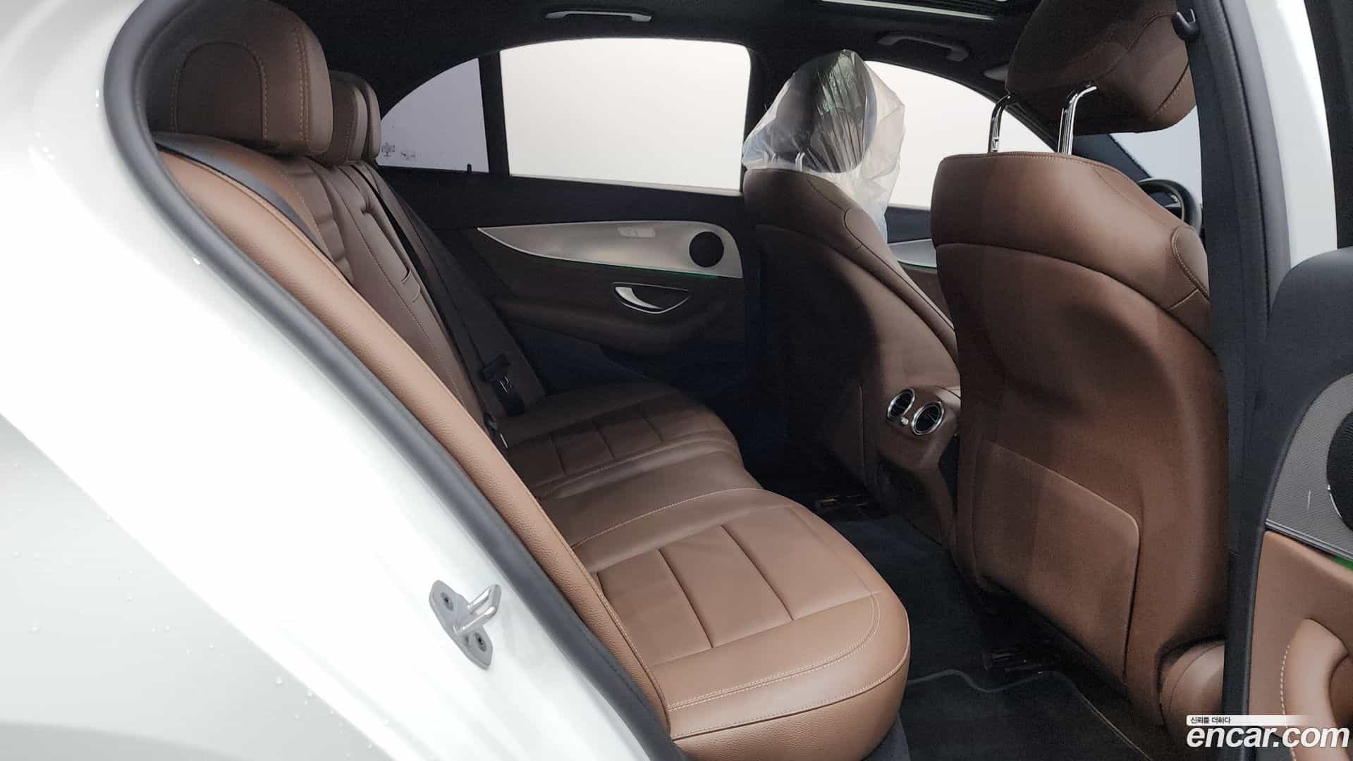 E-Class Mercedes-Benz 2018.10-OPTION-015