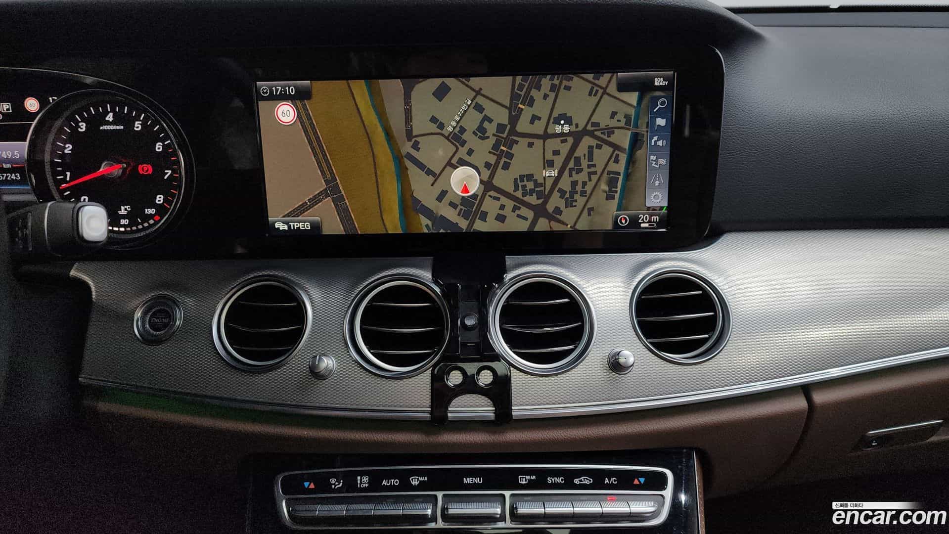 E-Class Mercedes-Benz 2018.10-OPTION-016