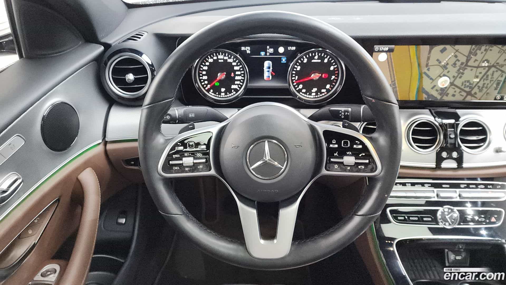 E-Class Mercedes-Benz 2018.10-OPTION-017