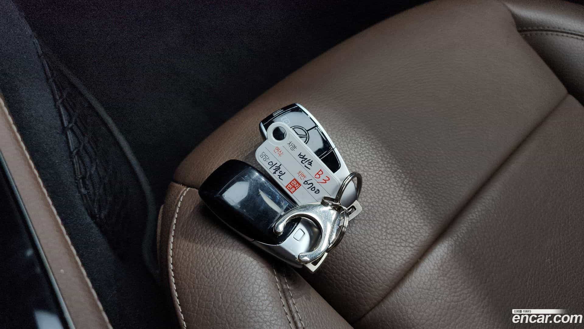 E-Class Mercedes-Benz 2018.10-OPTION-019