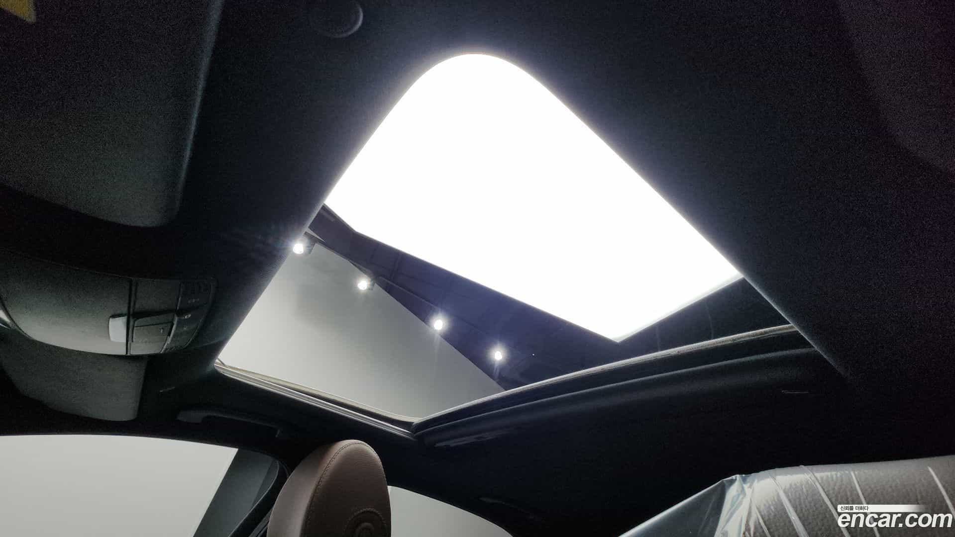 E-Class Mercedes-Benz 2018.10-OPTION-021