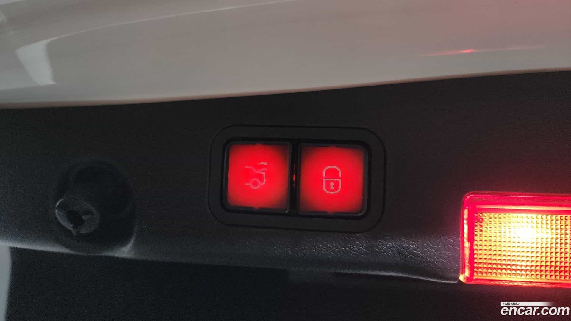 E-Class Mercedes-Benz 2018.10-OPTION-022
