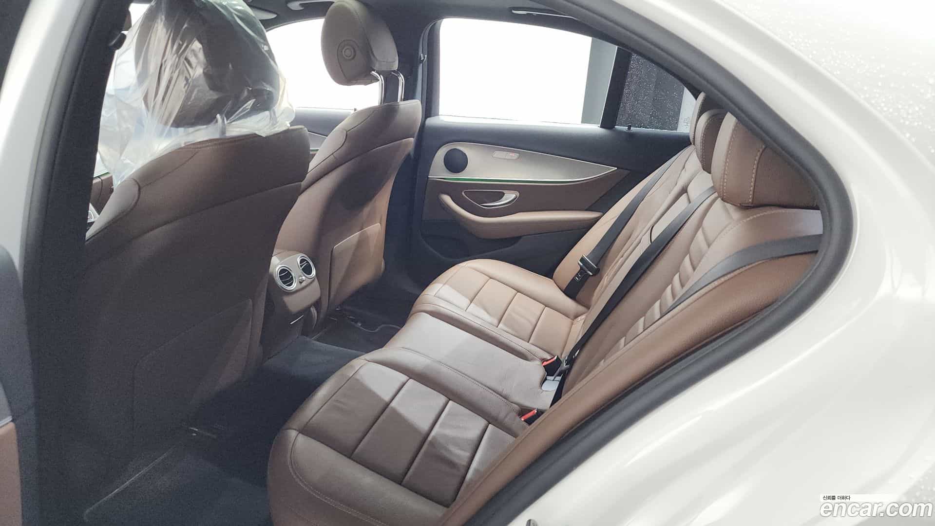 E-Class Mercedes-Benz 2018.10-OPTION-024