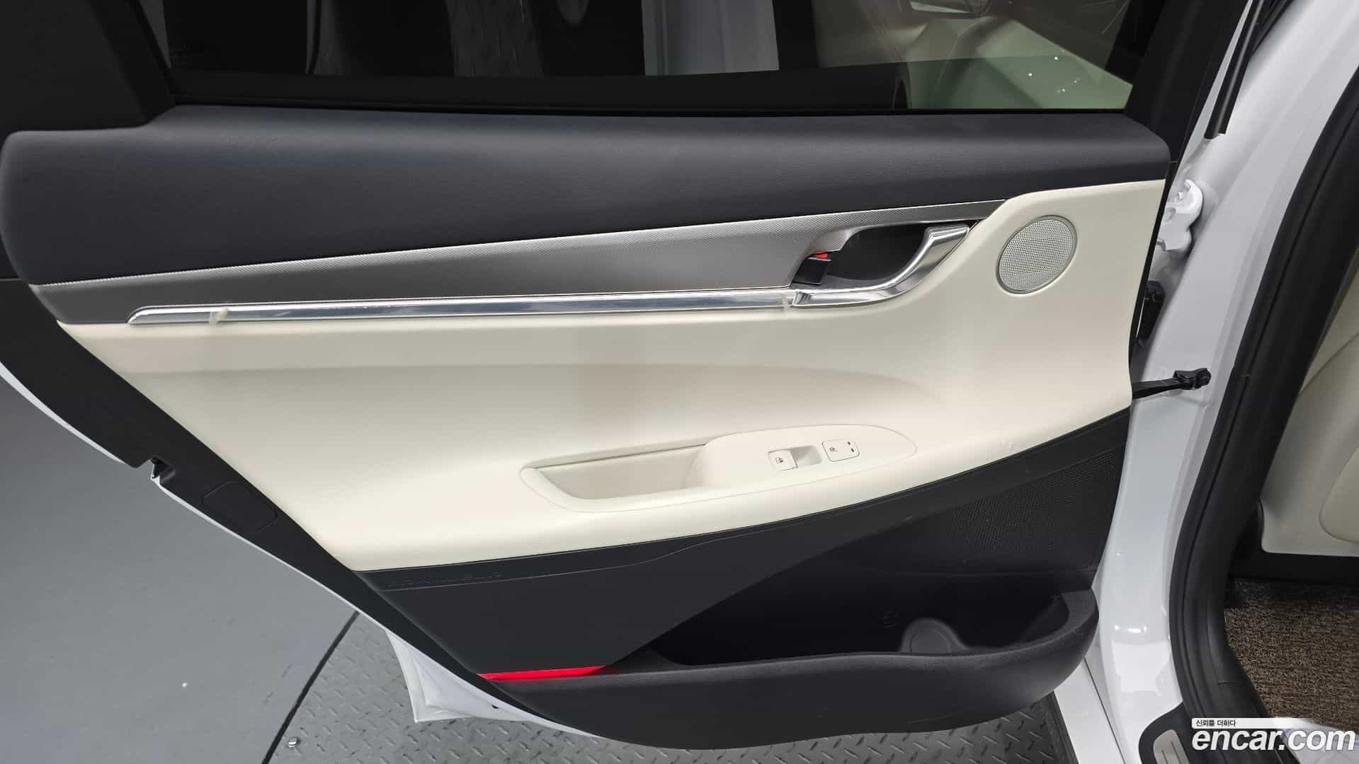 Grandeur Hyundai 2022.2-INNER-035