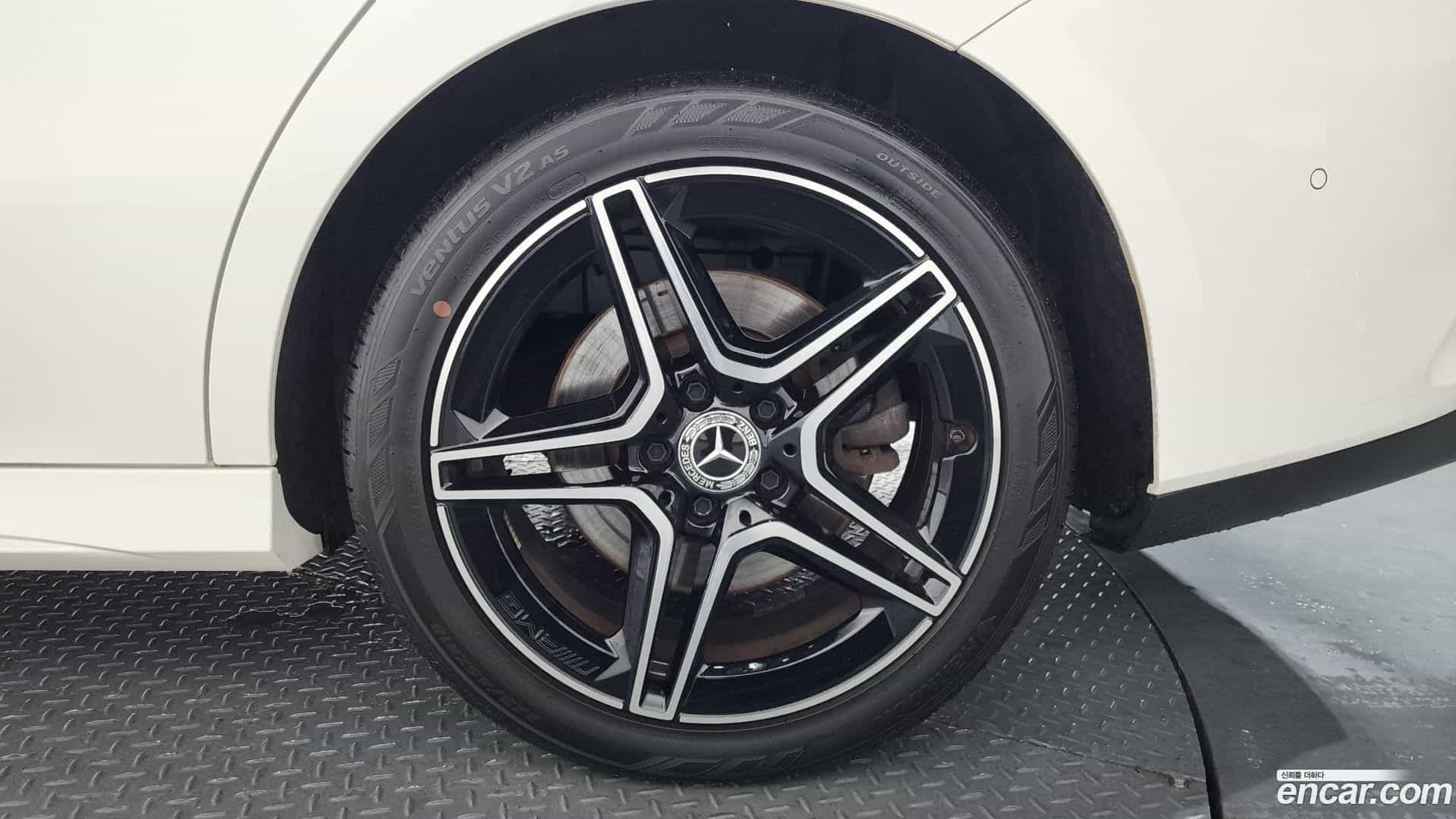 CLA-Class Mercedes-Benz 2023.4-OUTER-031