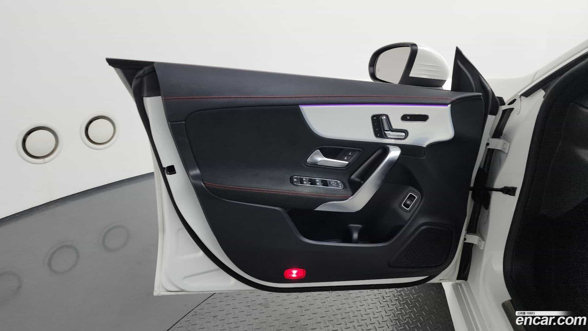 CLA-Class Mercedes-Benz 2023.4-INNER-034