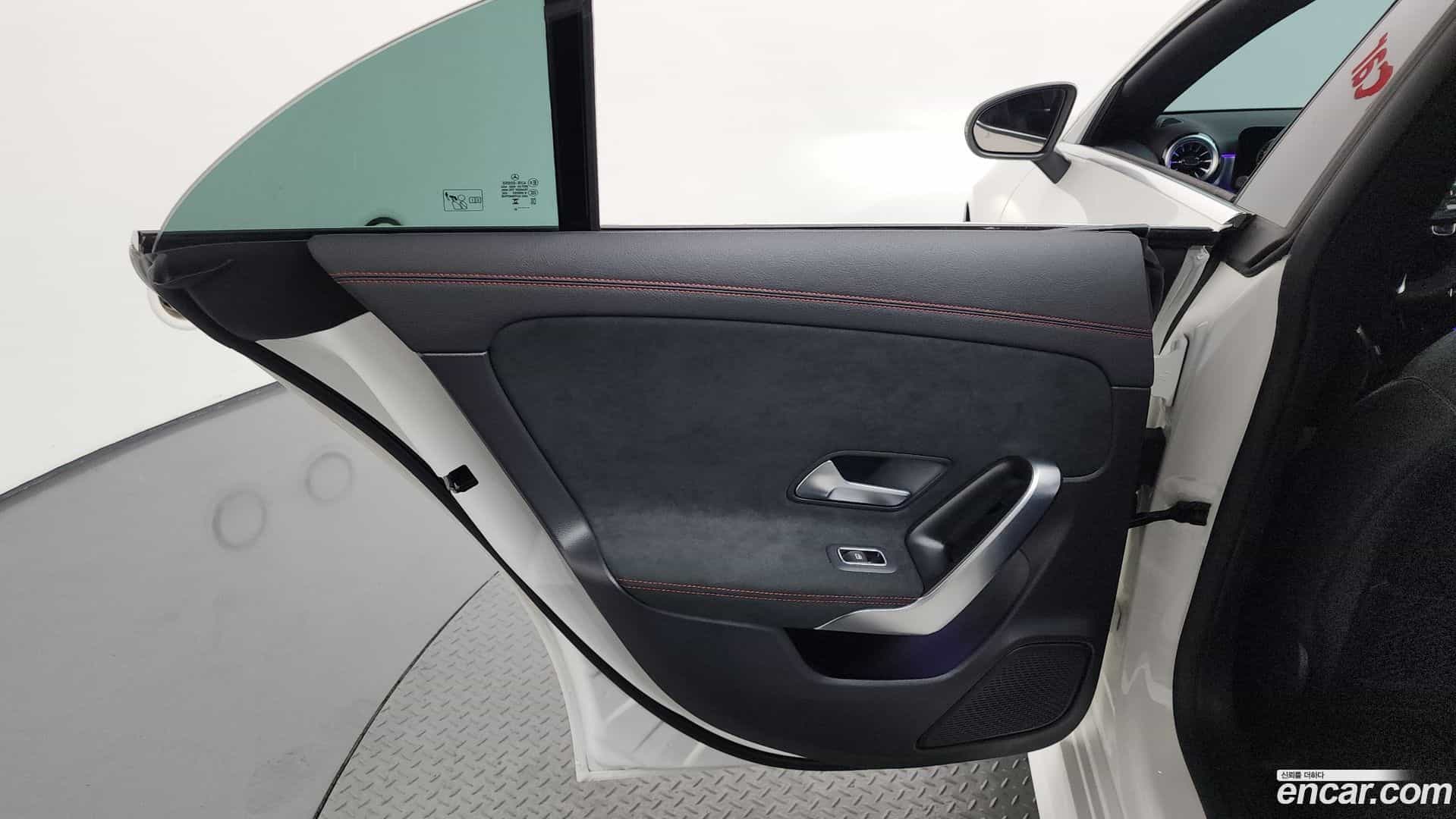 CLA-Class Mercedes-Benz 2023.4-INNER-035