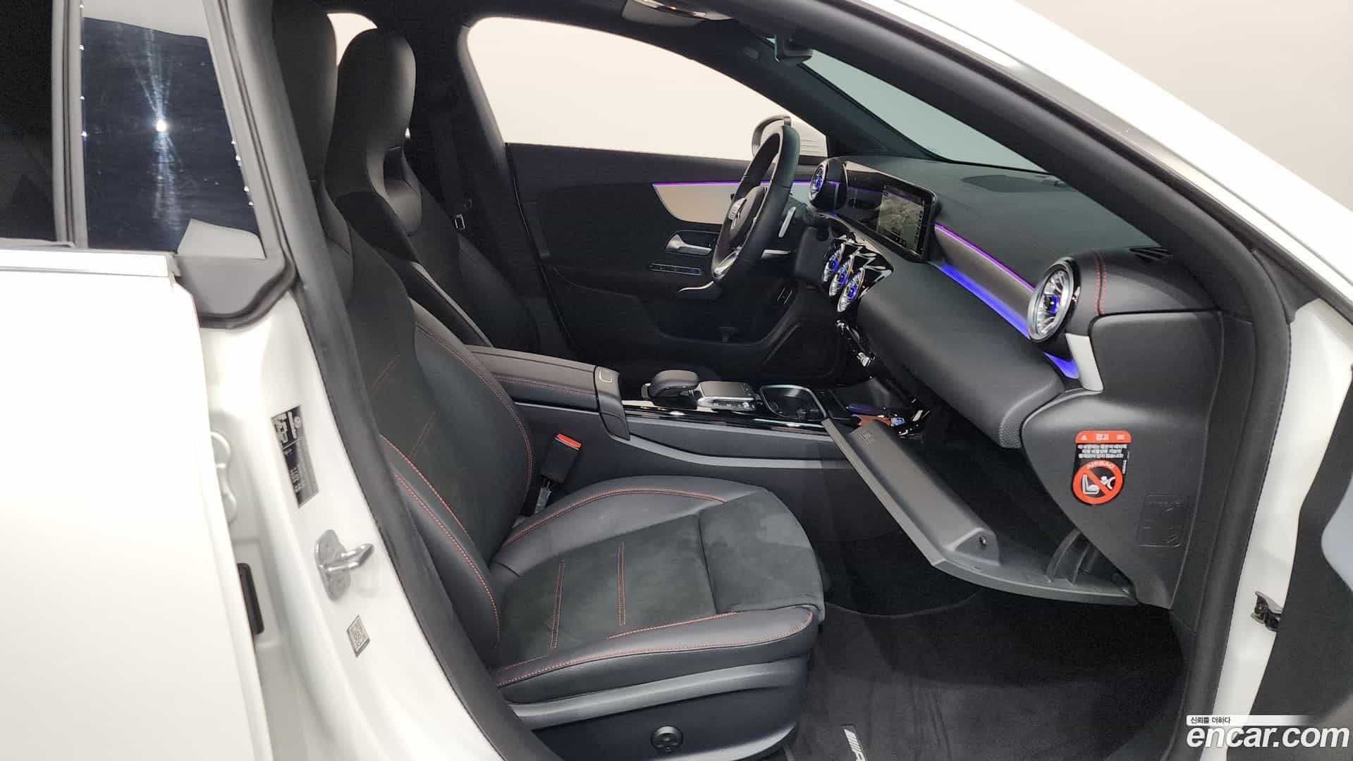 CLA-Class Mercedes-Benz 2023.4-INNER-036