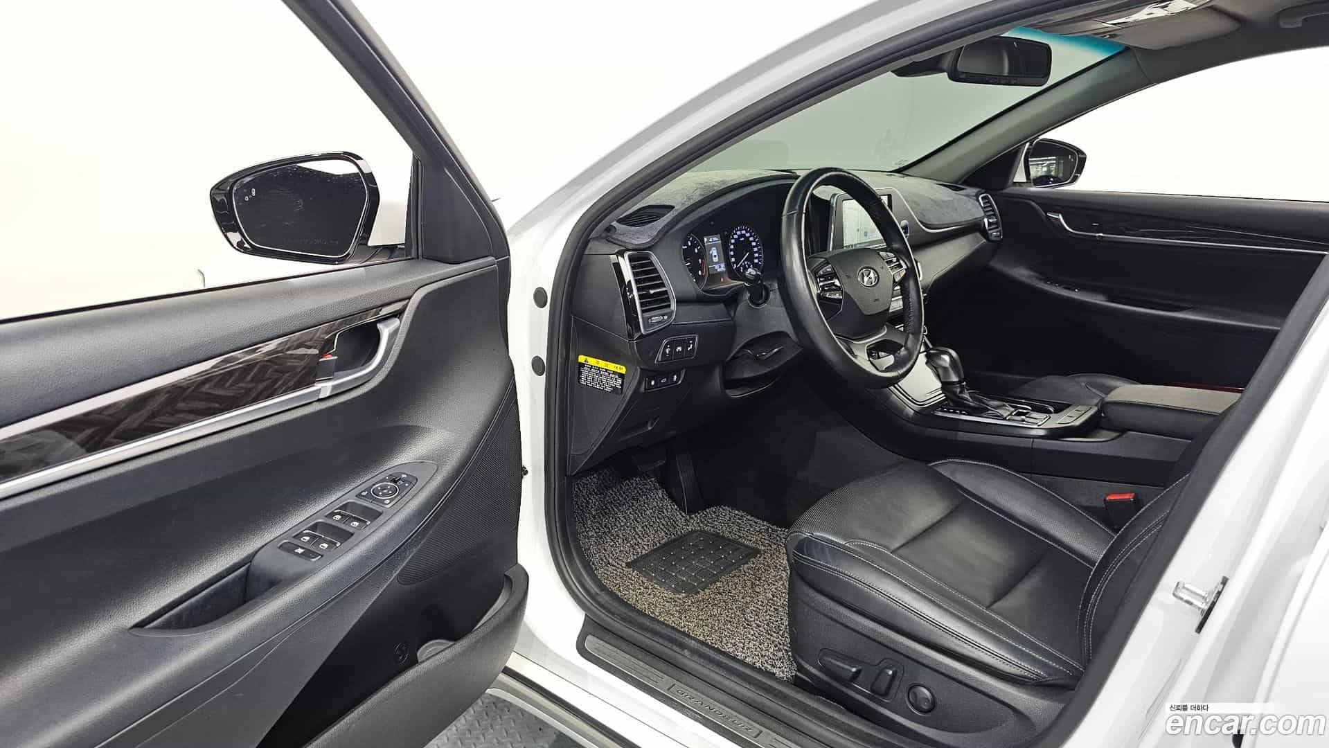 Grandeur Hyundai 2017.0-INNER-010