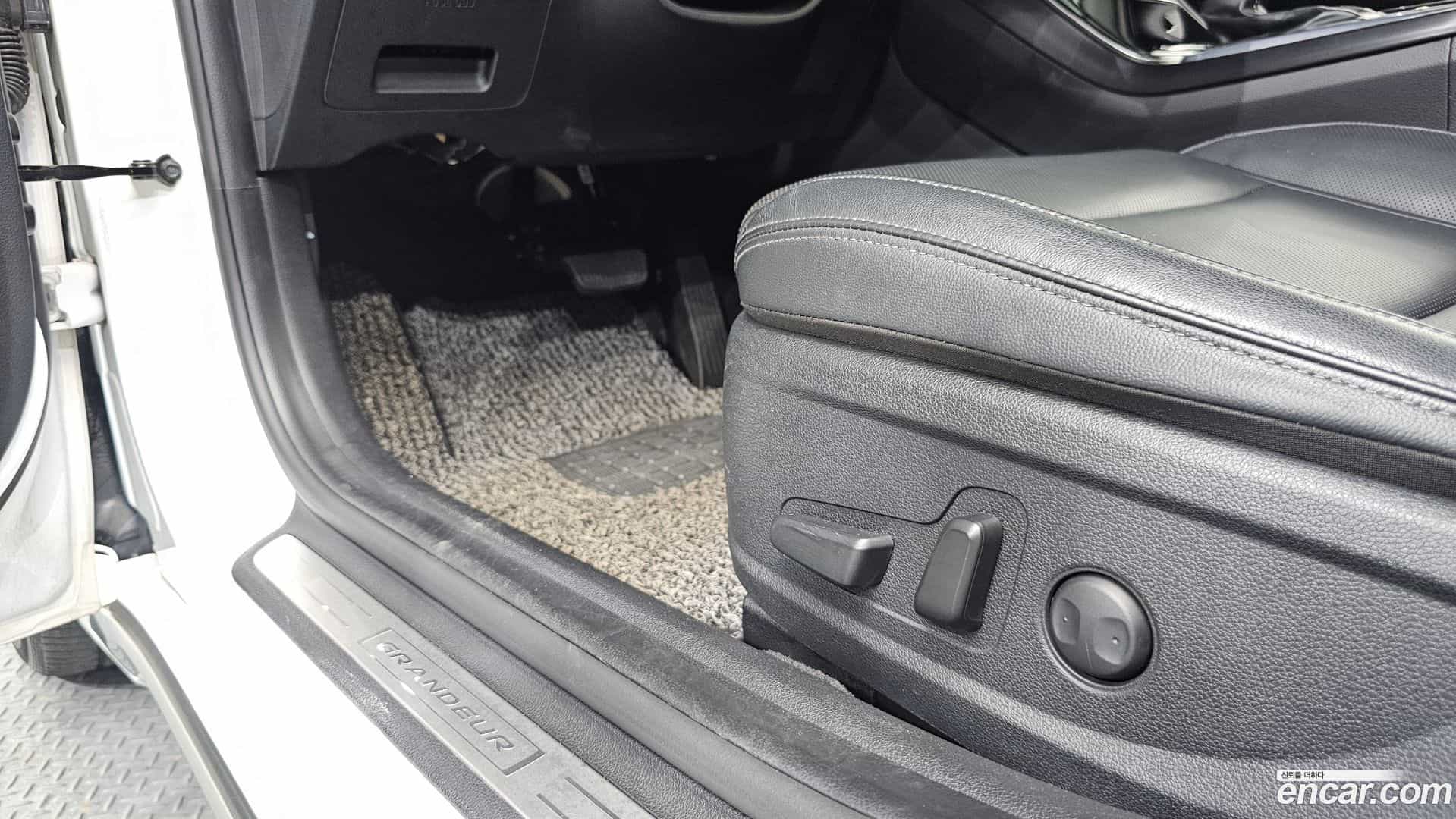 Grandeur Hyundai 2017.0-OPTION-020
