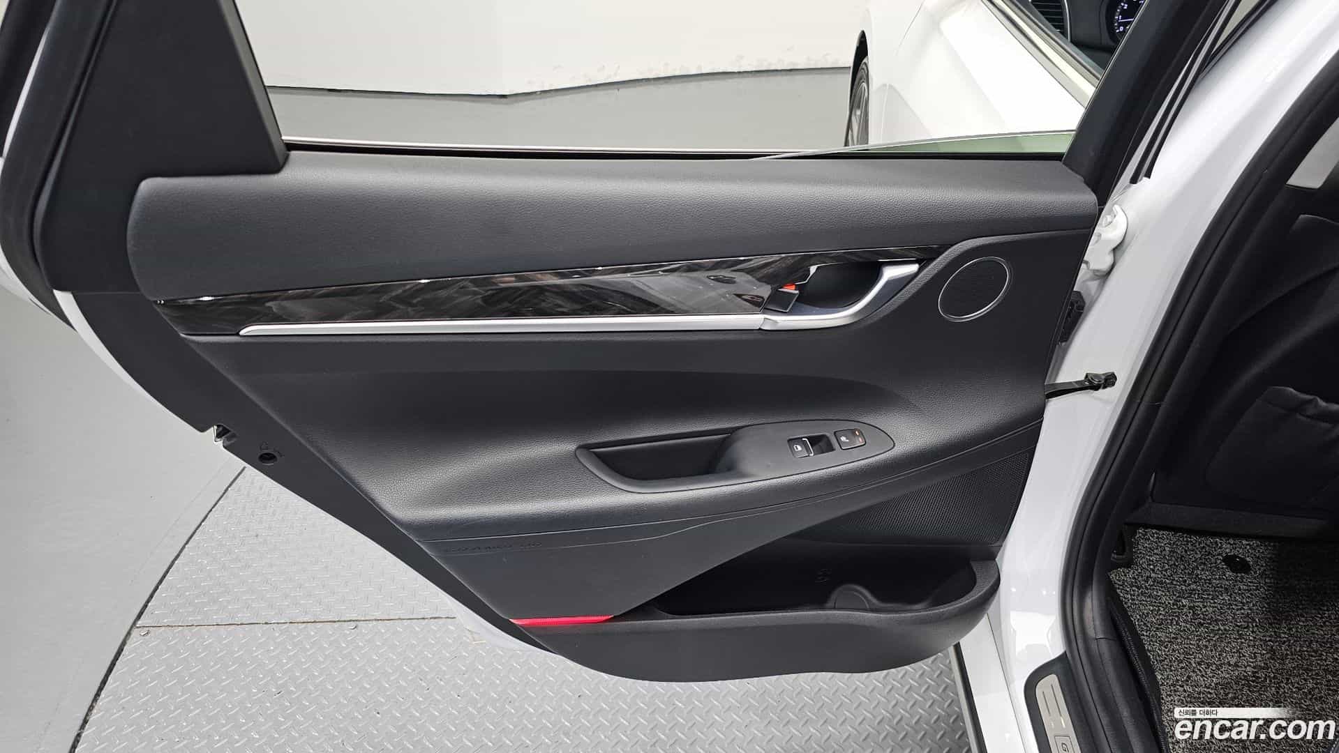 Grandeur Hyundai 2017.0-INNER-035