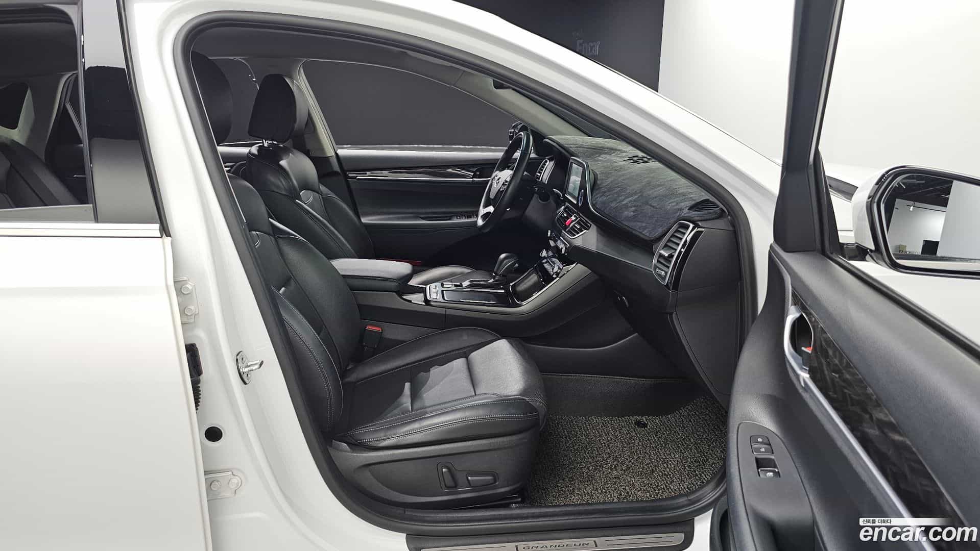 Grandeur Hyundai 2017.0-INNER-036