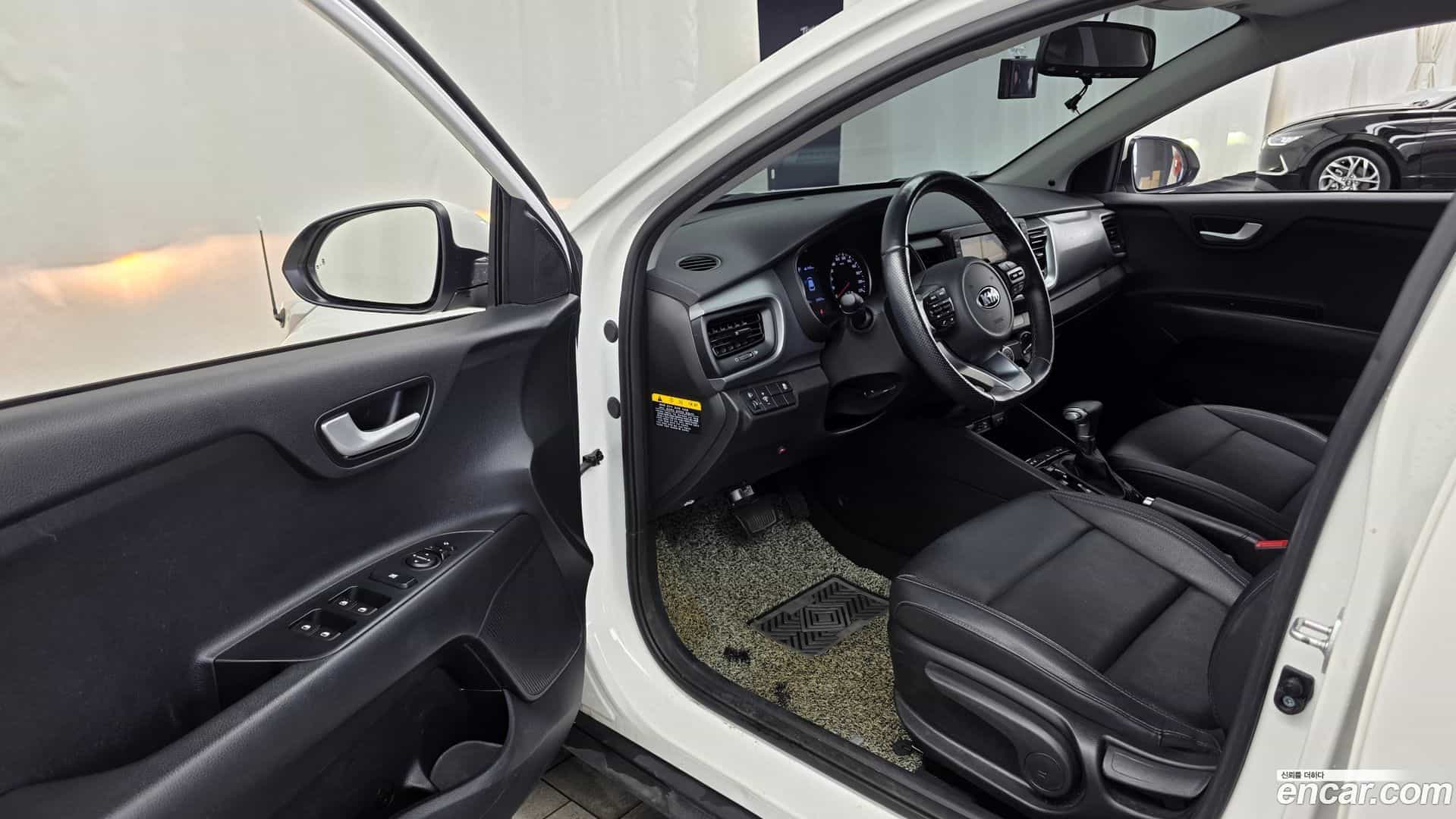 Stonic Kia 2018.11-INNER-010