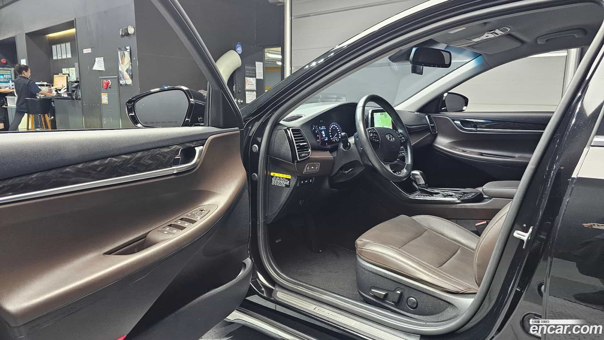 Grandeur Hyundai 2019.1-INNER-010
