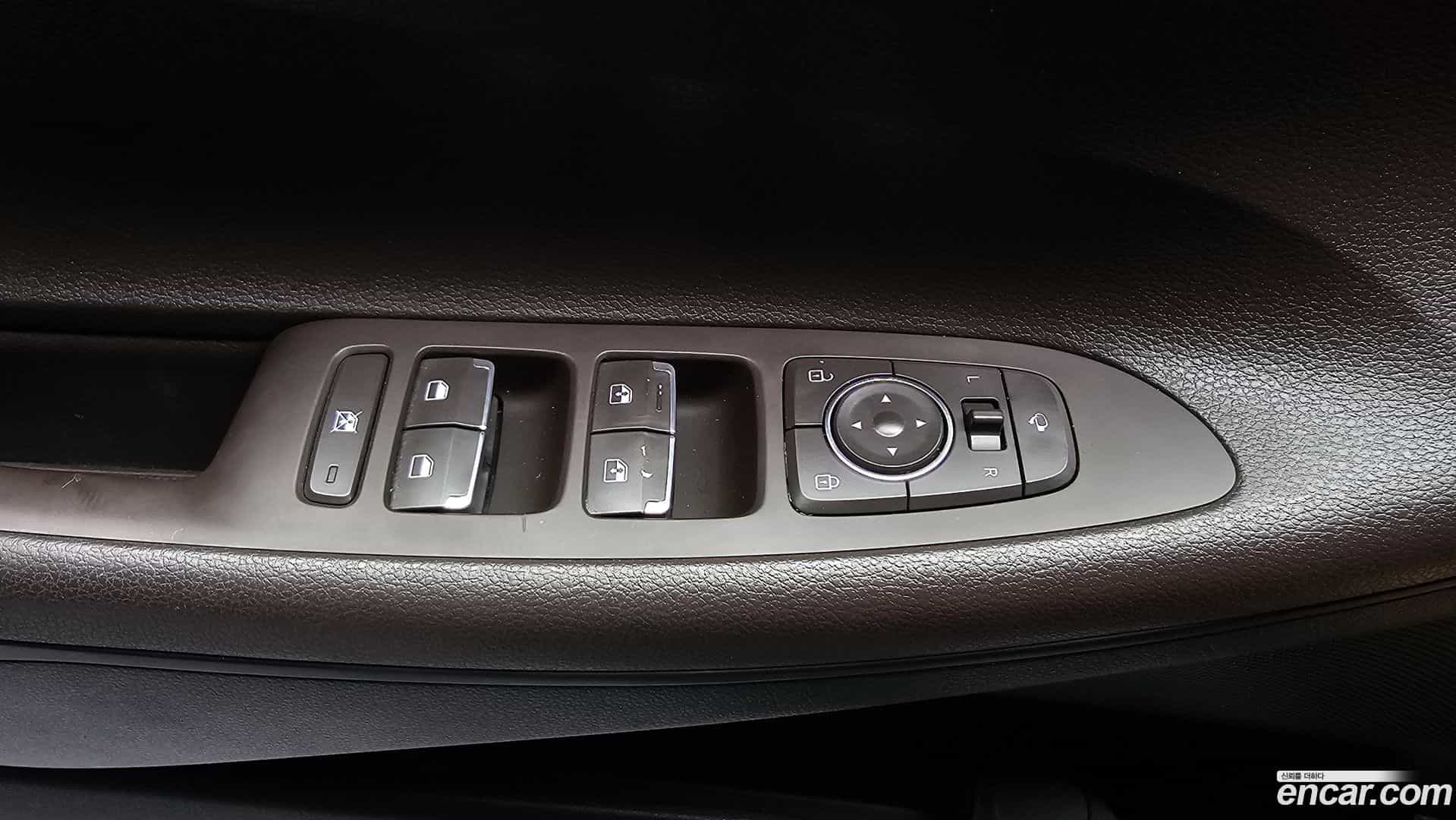 Grandeur Hyundai 2019.1-OPTION-041