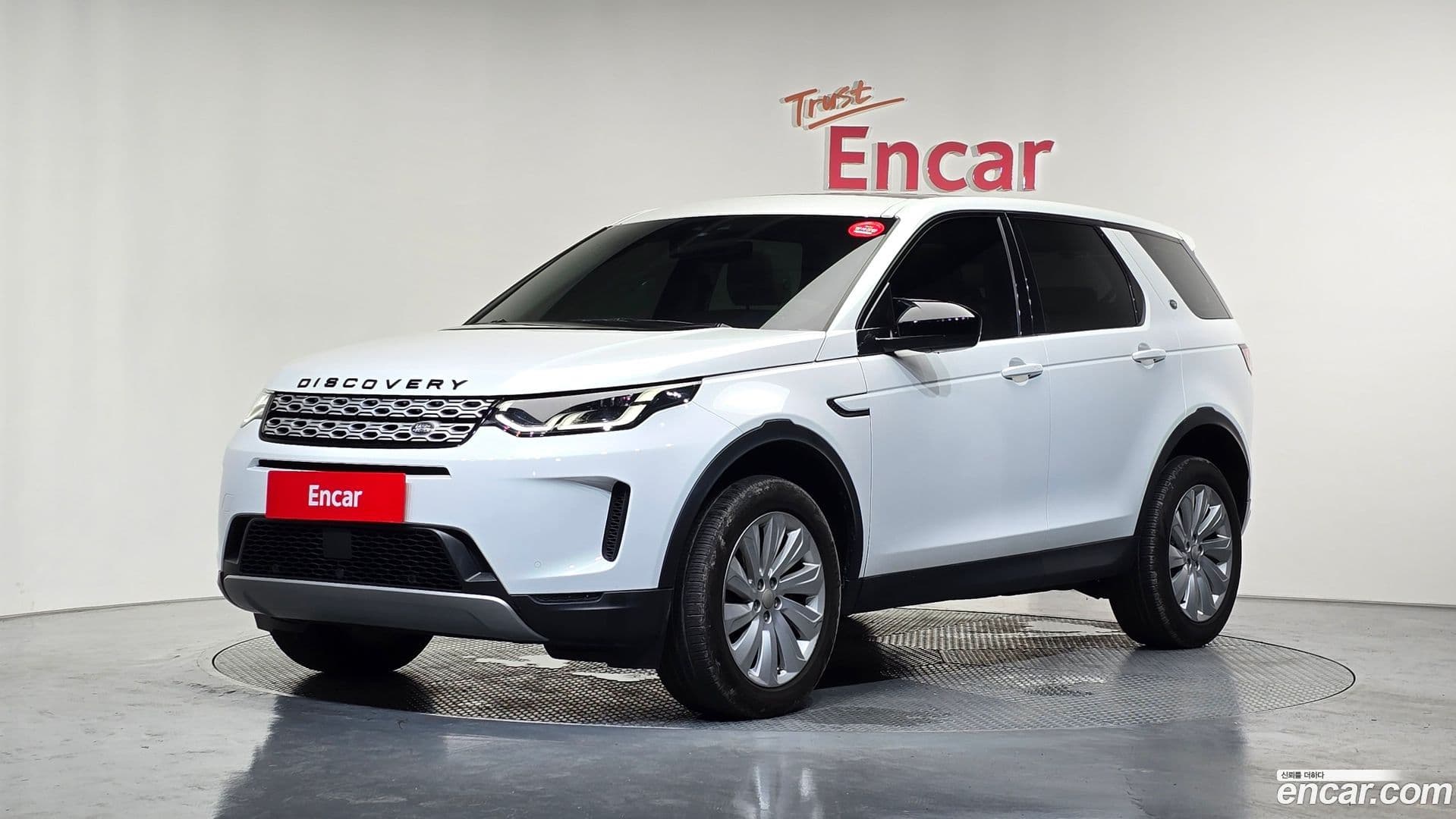 Main__Slider__Photo:Discovery Sport Land Rover 2020.5-0