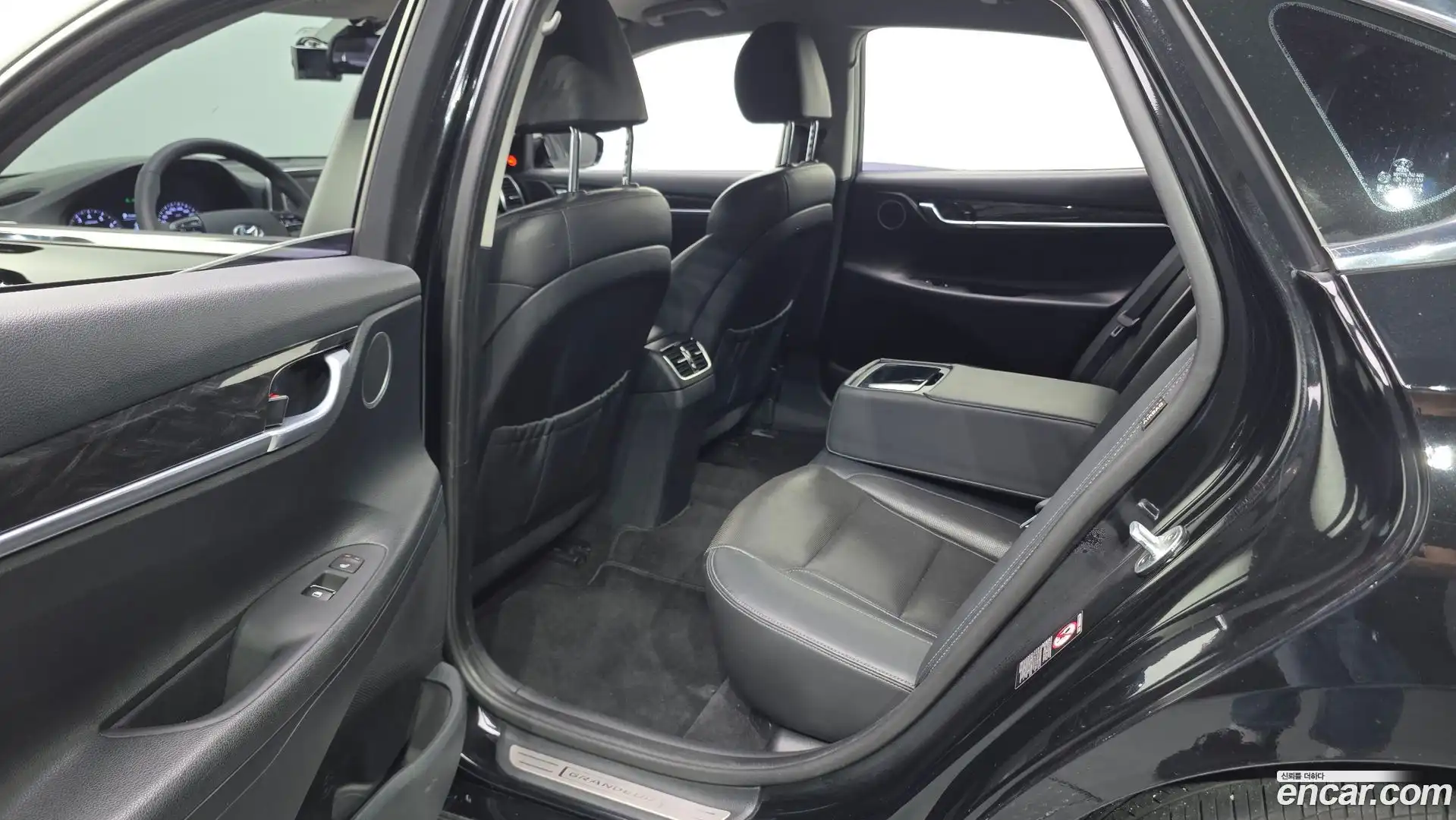 Grandeur Hyundai 2017.4-OPTION-015