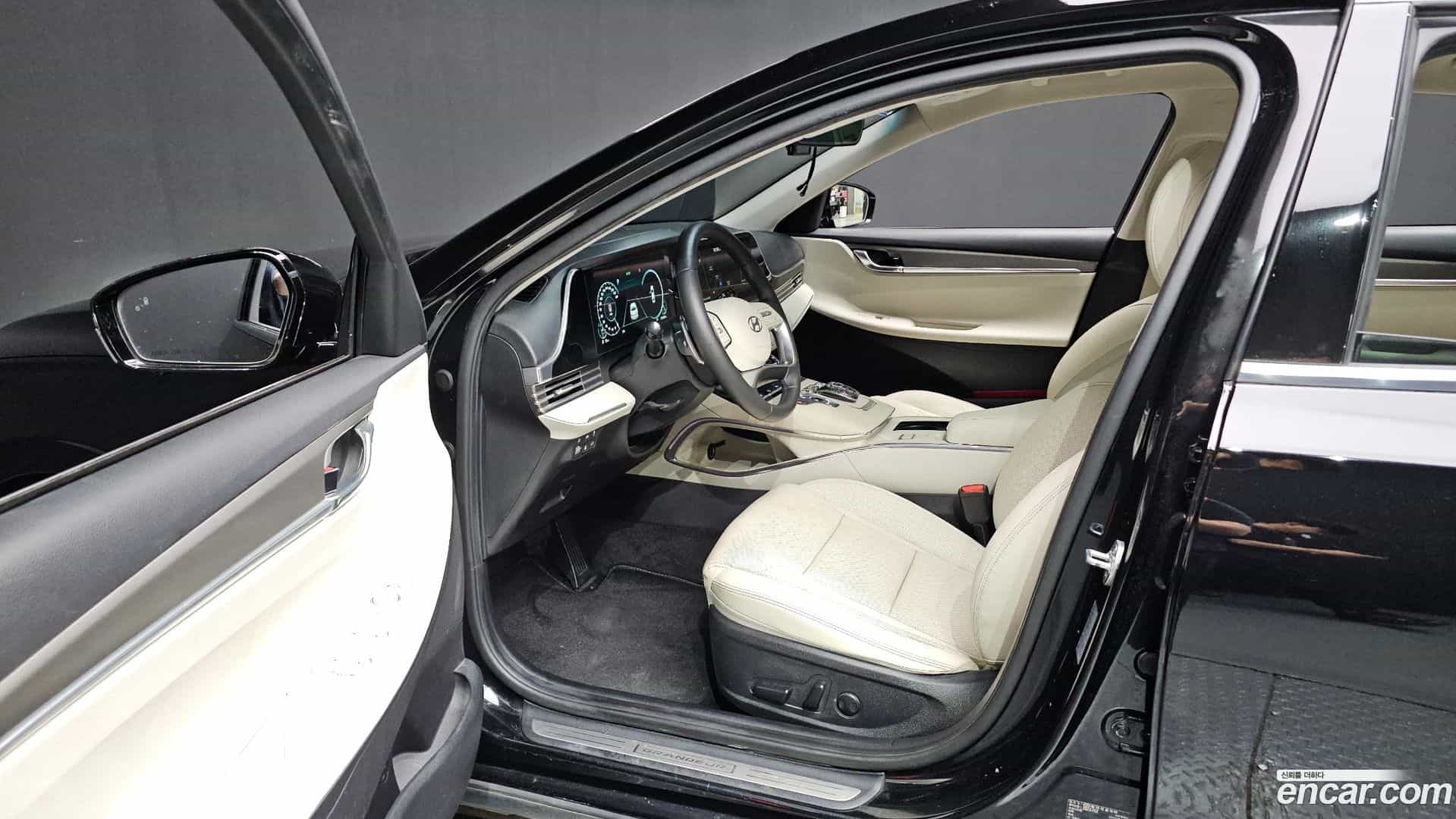 Grandeur Hyundai 2022.1-INNER-010
