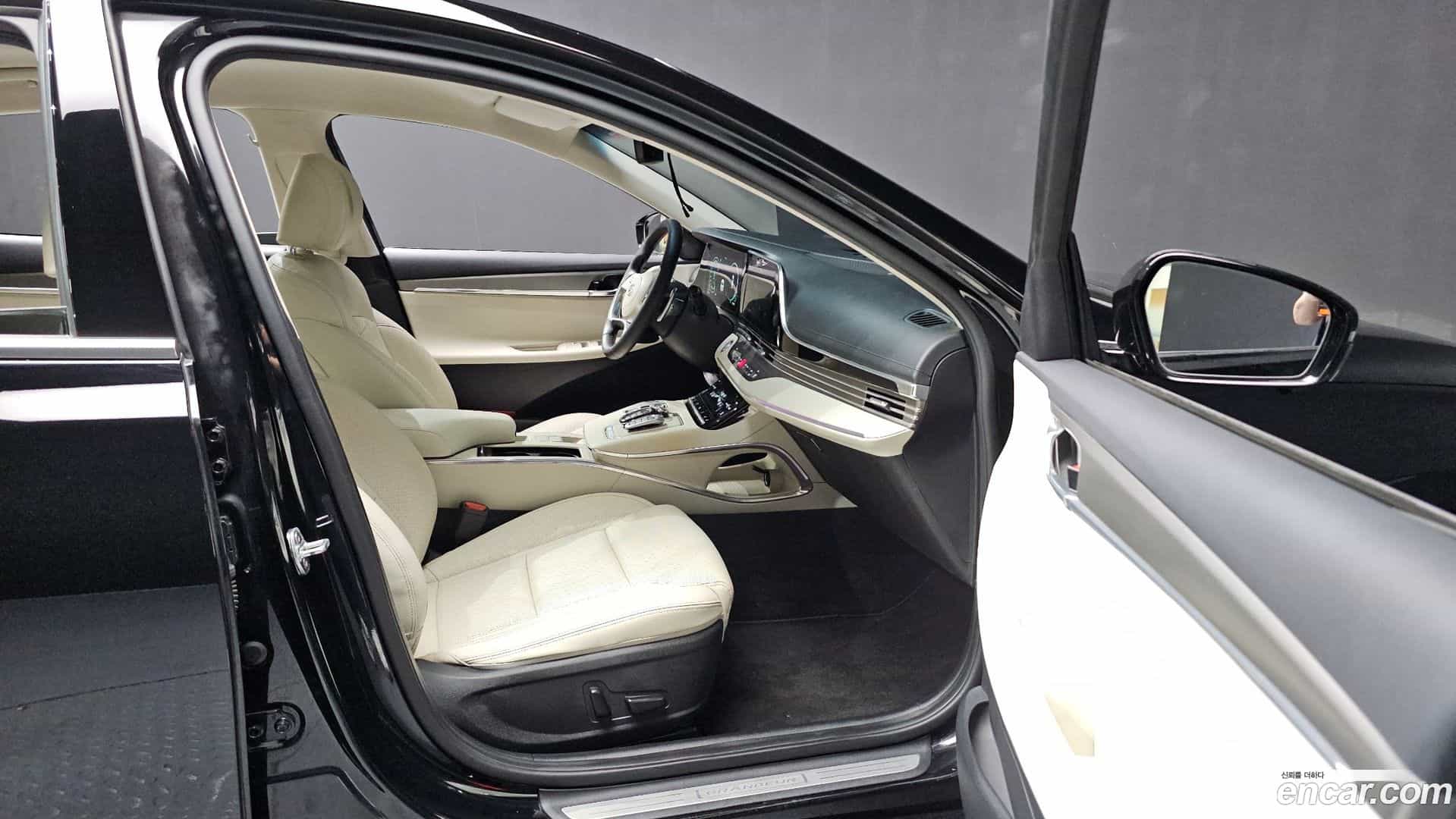 Grandeur Hyundai 2022.1-OPTION-022