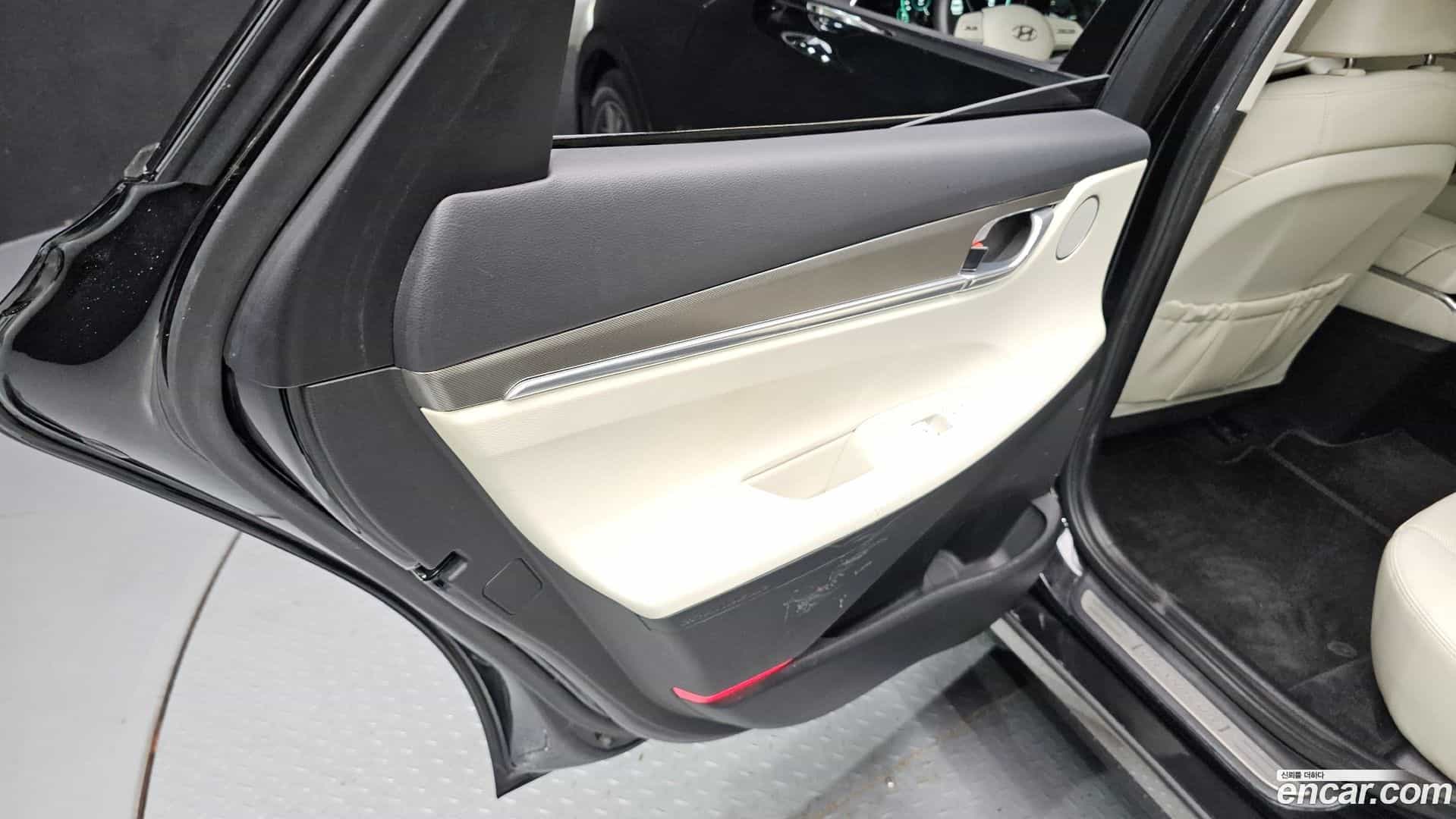 Grandeur Hyundai 2022.1-INNER-035