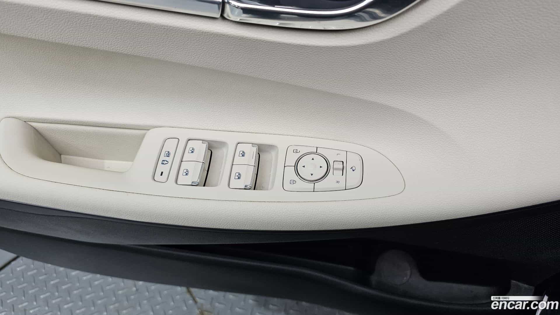 Grandeur Hyundai 2022.1-OPTION-040