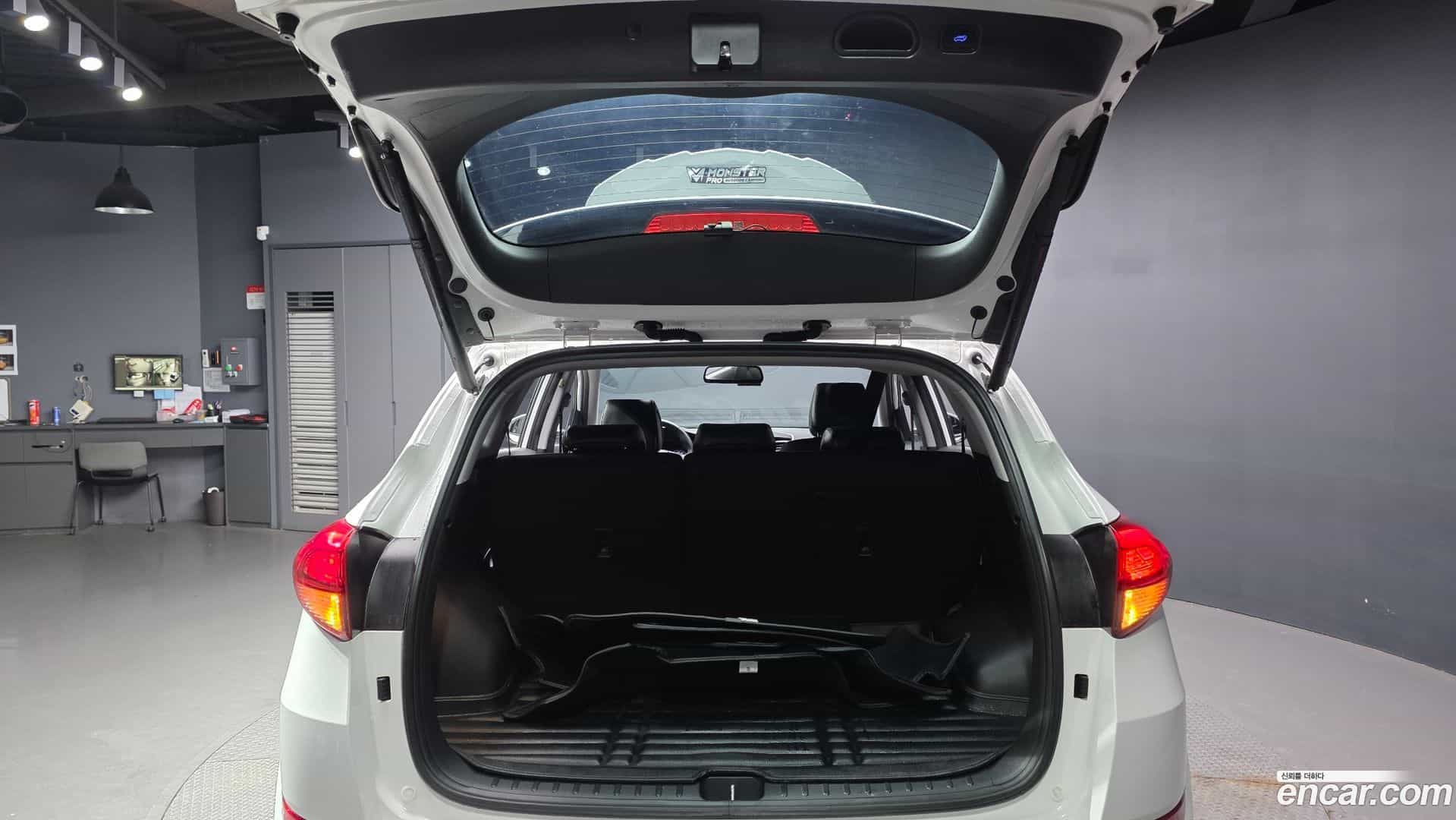 Tucson Hyundai 2017.8-OPTION-024
