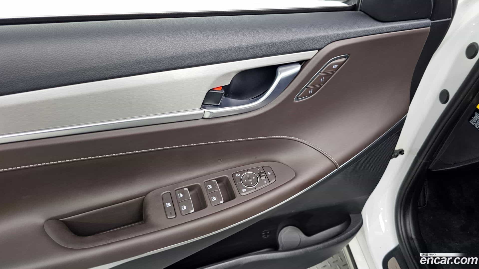 Grandeur Hyundai 2018.9-OPTION-022