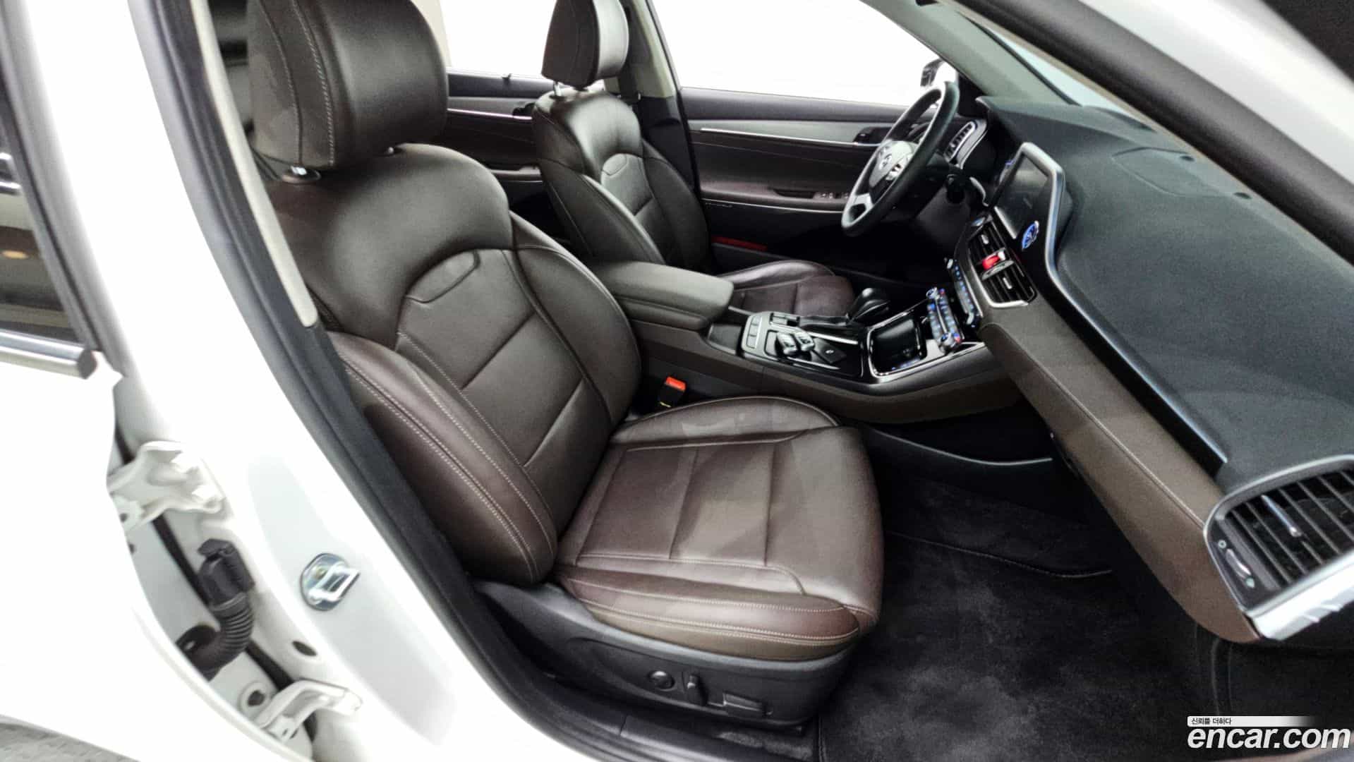 Grandeur Hyundai 2018.9-OPTION-024