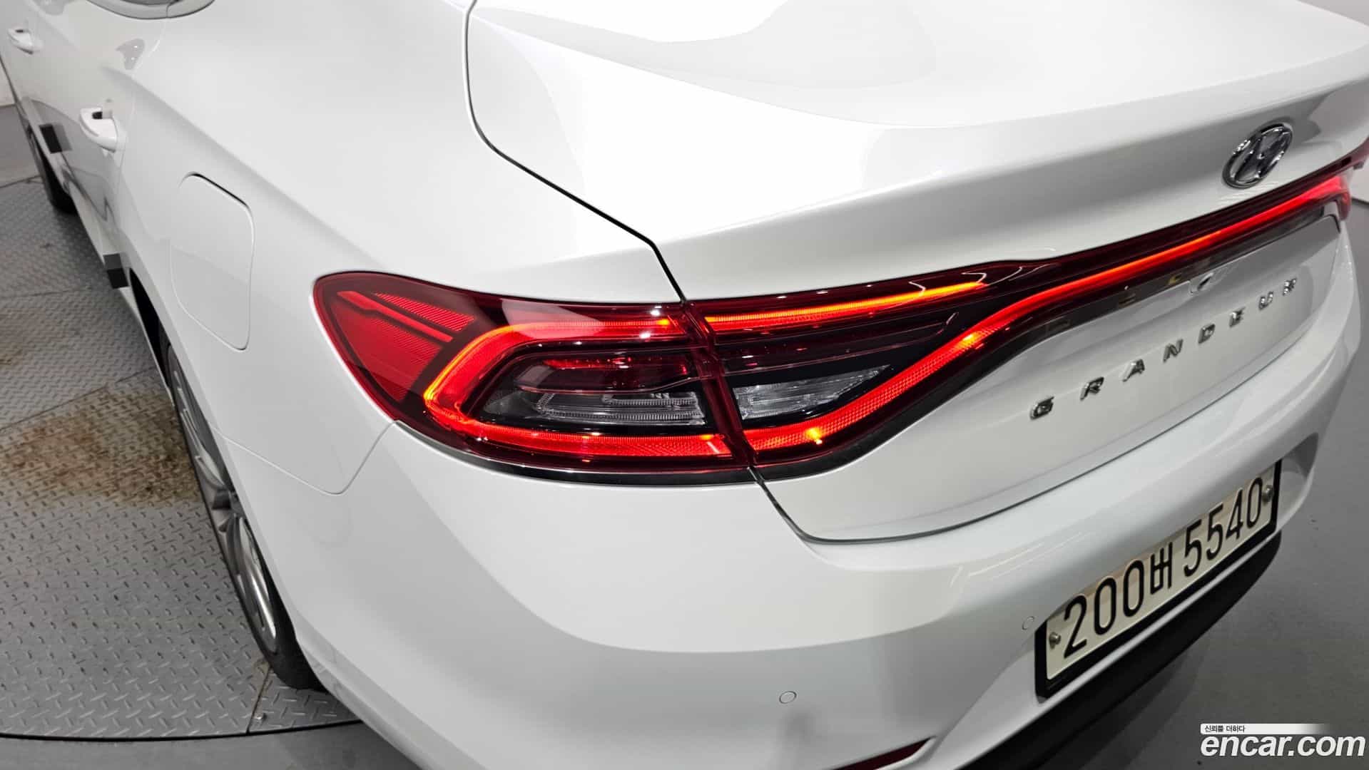 Grandeur Hyundai 2018.9-OUTER-033