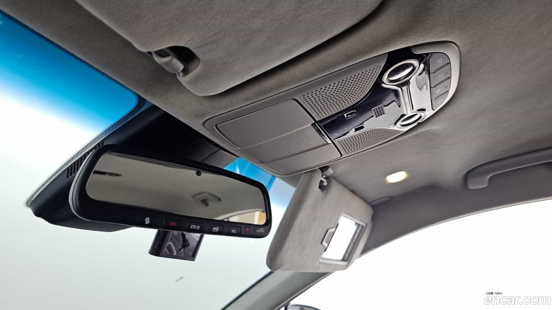 Grandeur Hyundai 2018.9-OPTION-040
