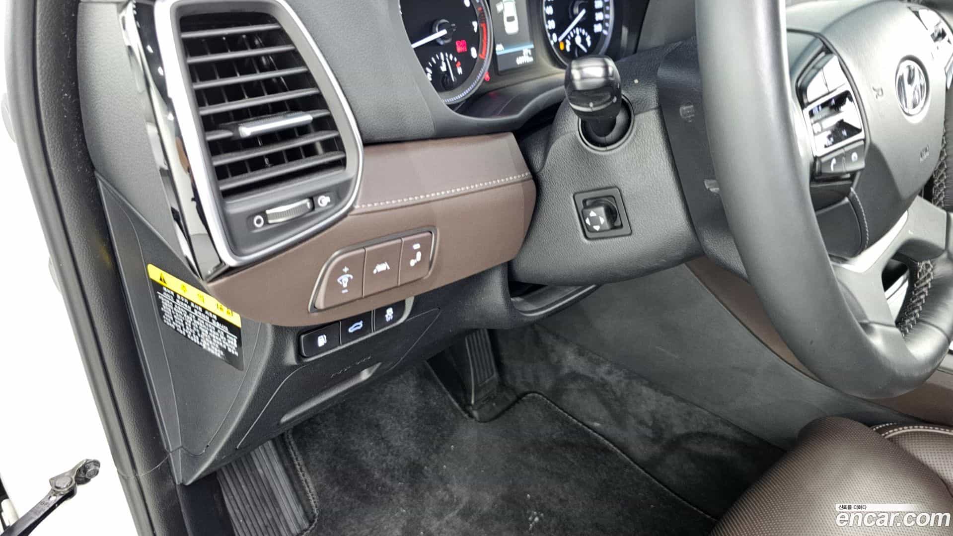 Grandeur Hyundai 2018.9-OPTION-041